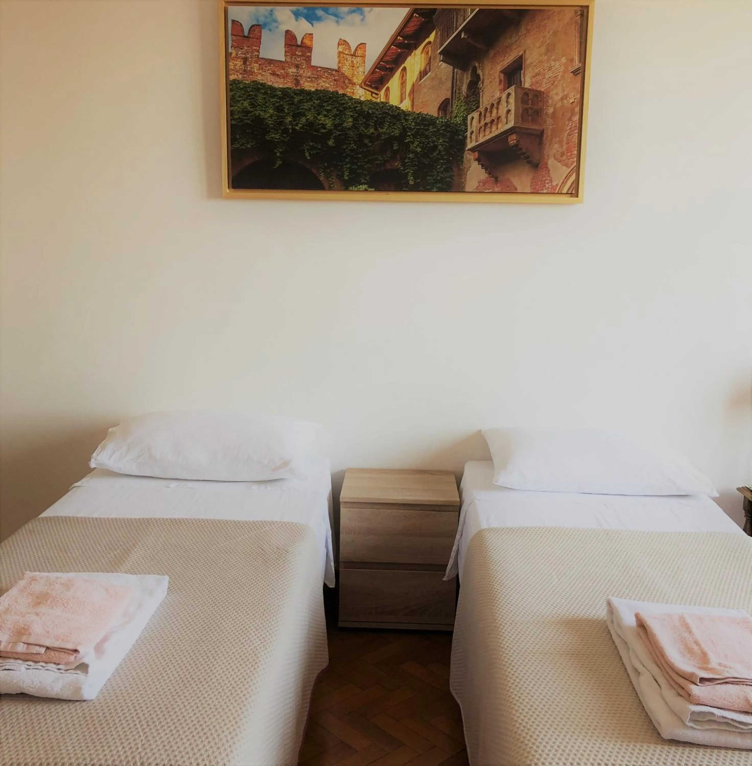 Photo of the whole room, Bed in Dreaming Verona Rooms