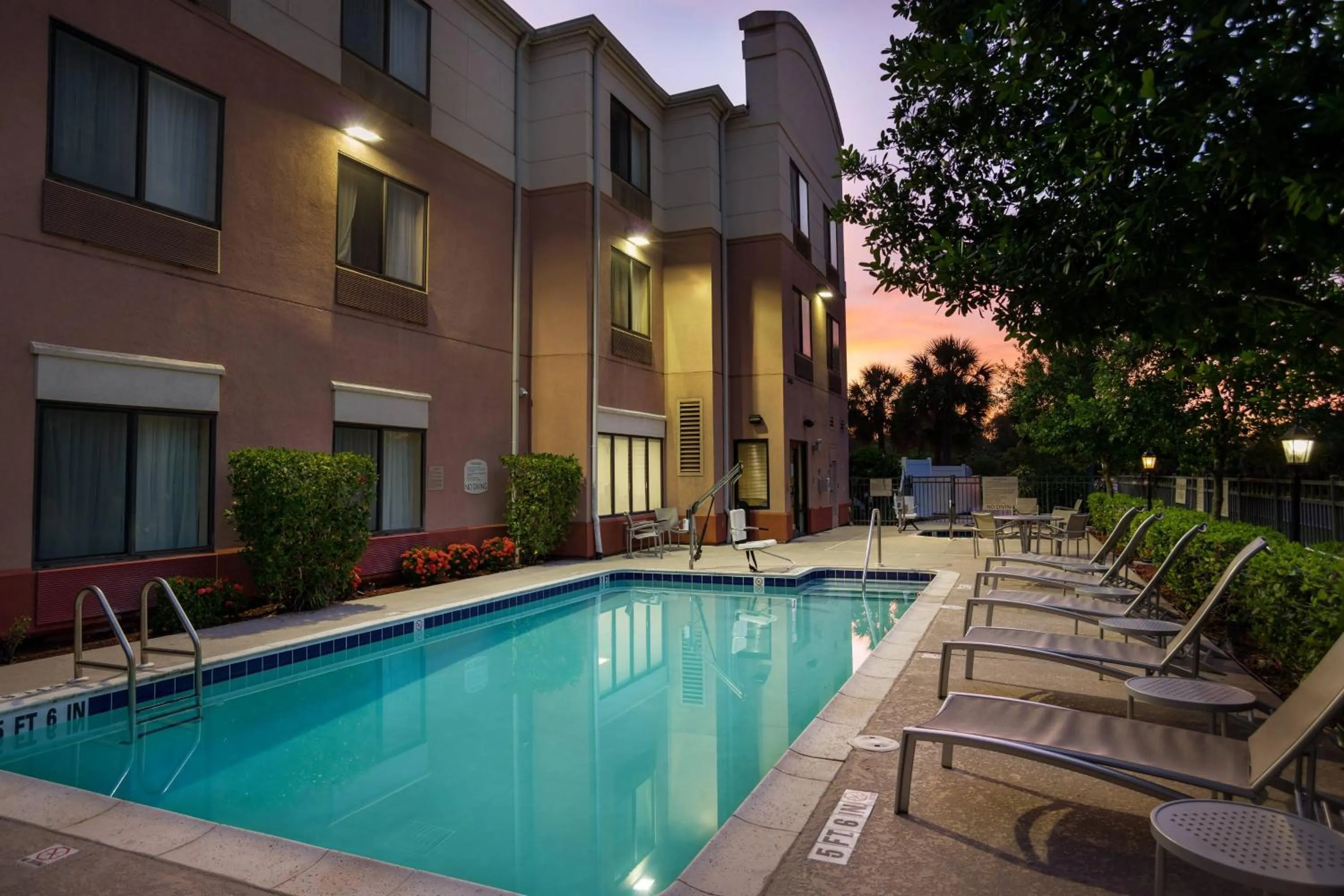 Swimming pool in SpringHill Suites St Petersburg Clearwater
