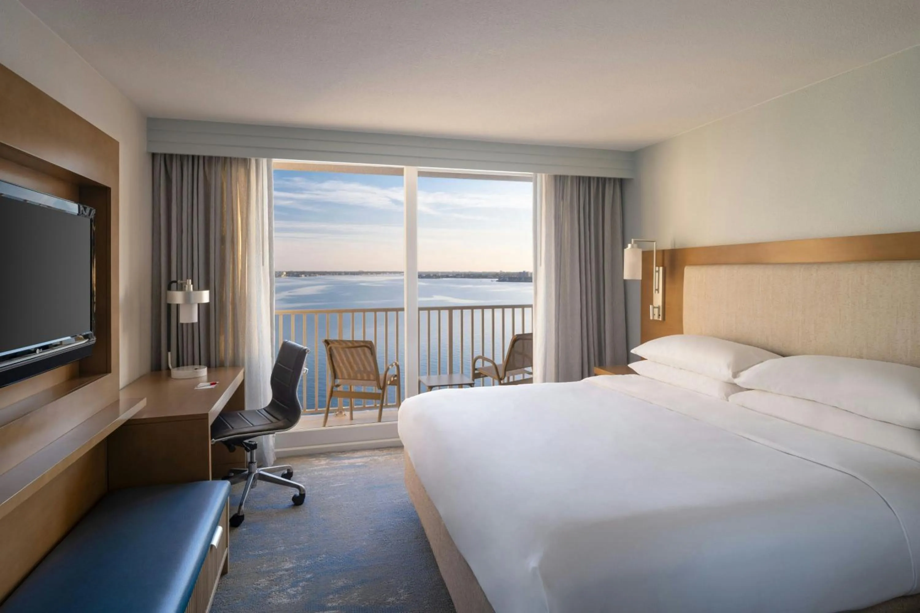 Bedroom, Bed in Clearwater Beach Marriott Resort on Sand Key