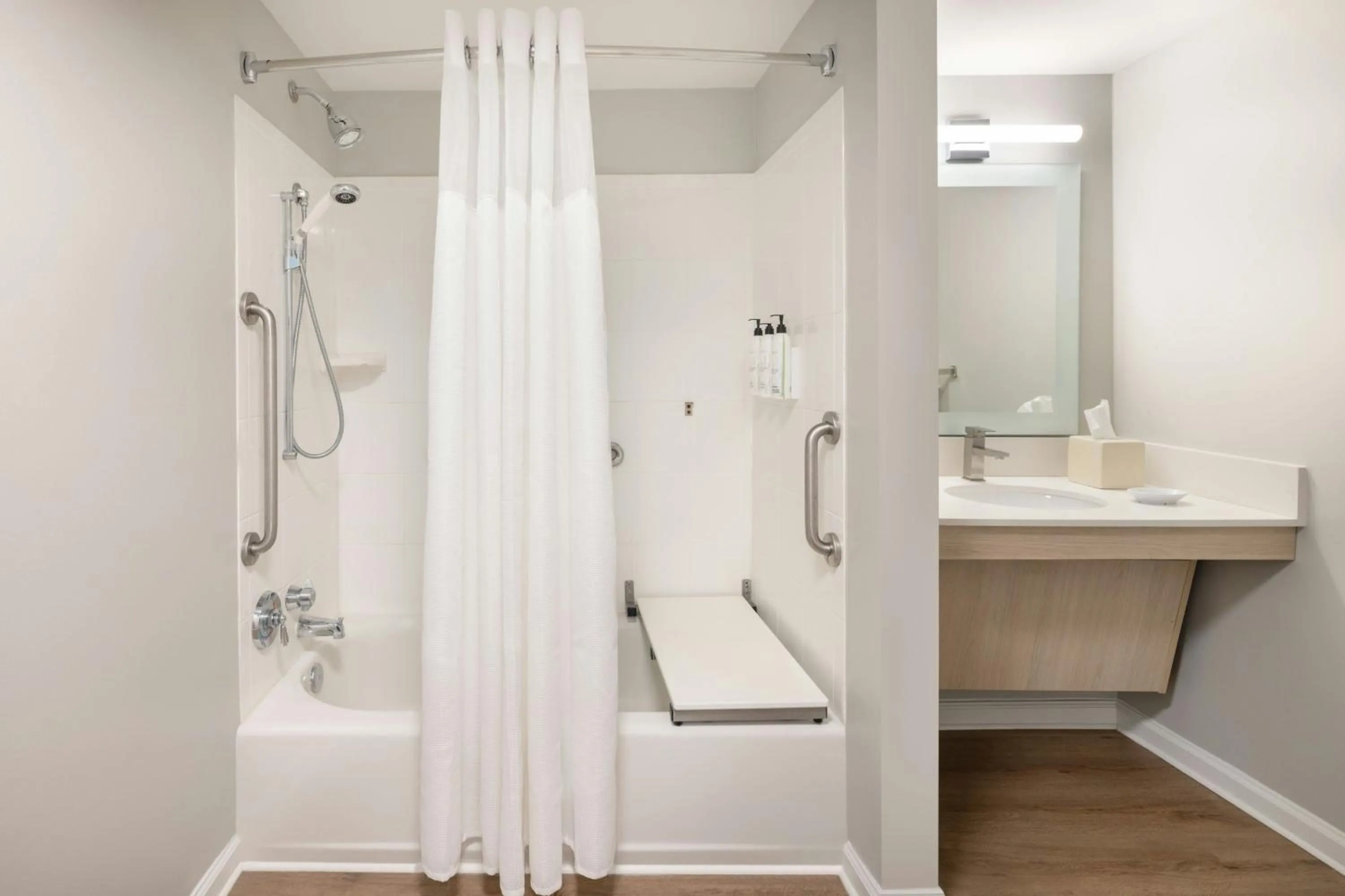 Bathroom in TownePlace Suites Tampa Westshore/Airport