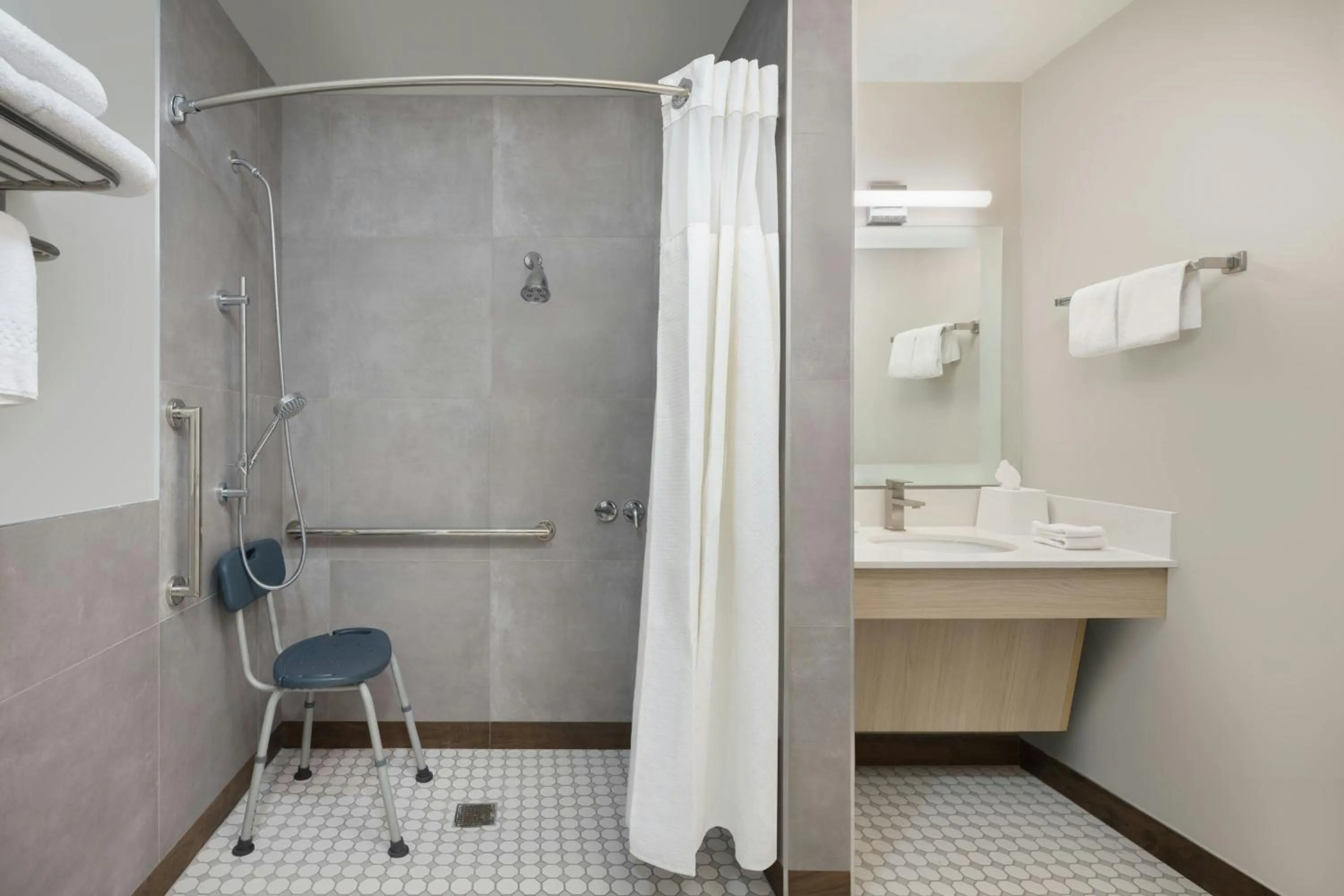 Bathroom in TownePlace Suites Tampa Westshore/Airport