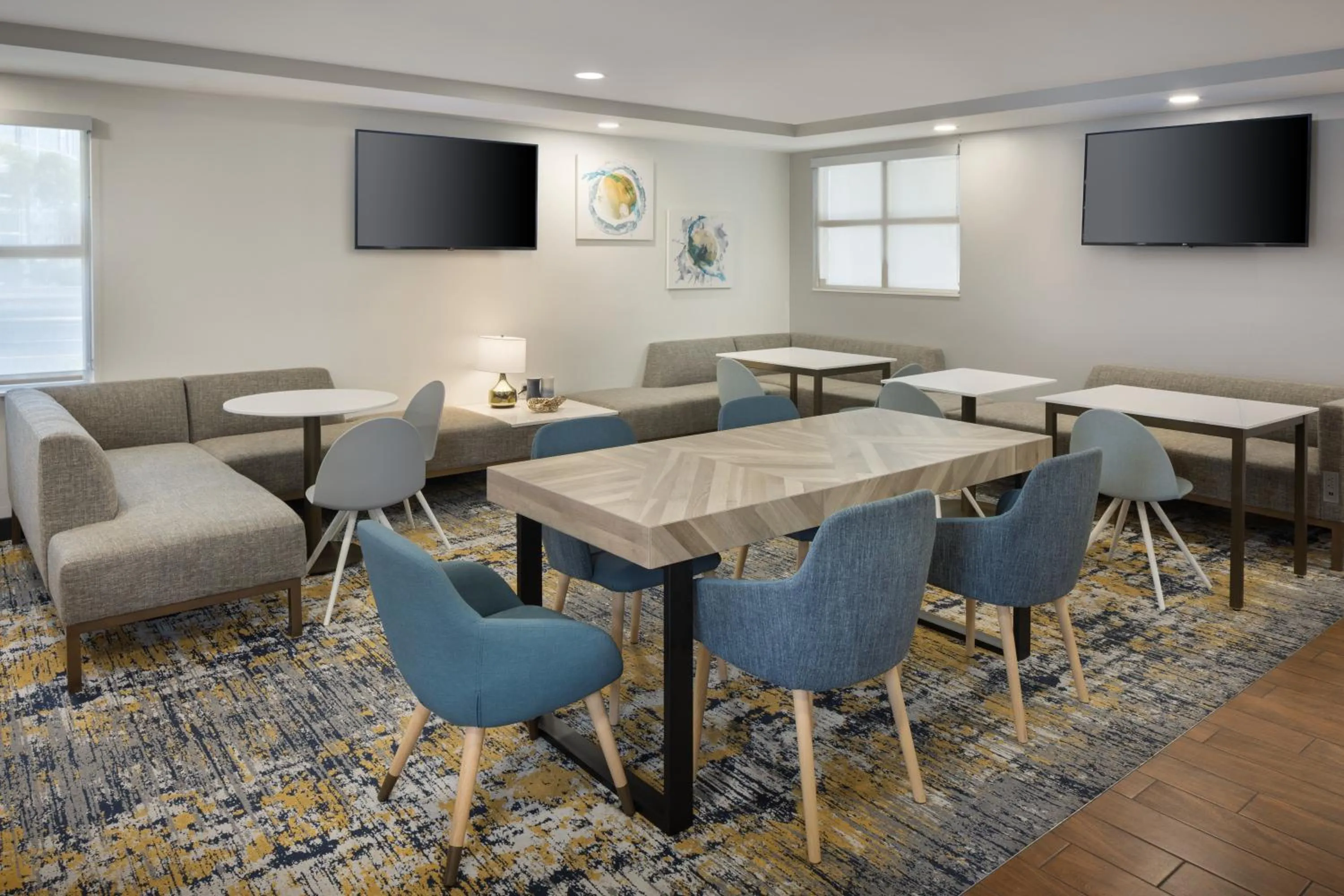 TV and multimedia in TownePlace Suites Tampa Westshore/Airport