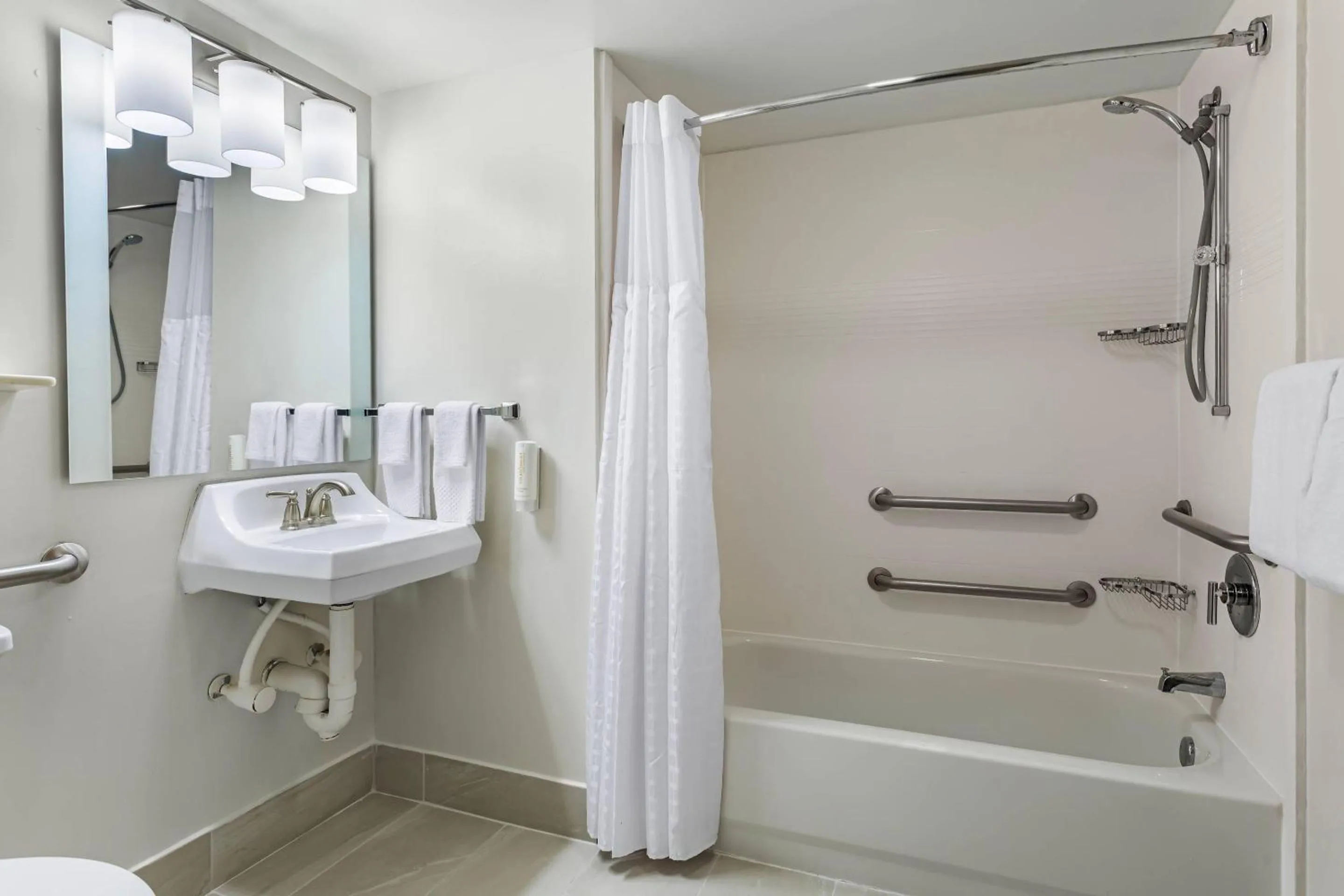 Bedroom in MainStay Suites Tampa Moffitt-USF