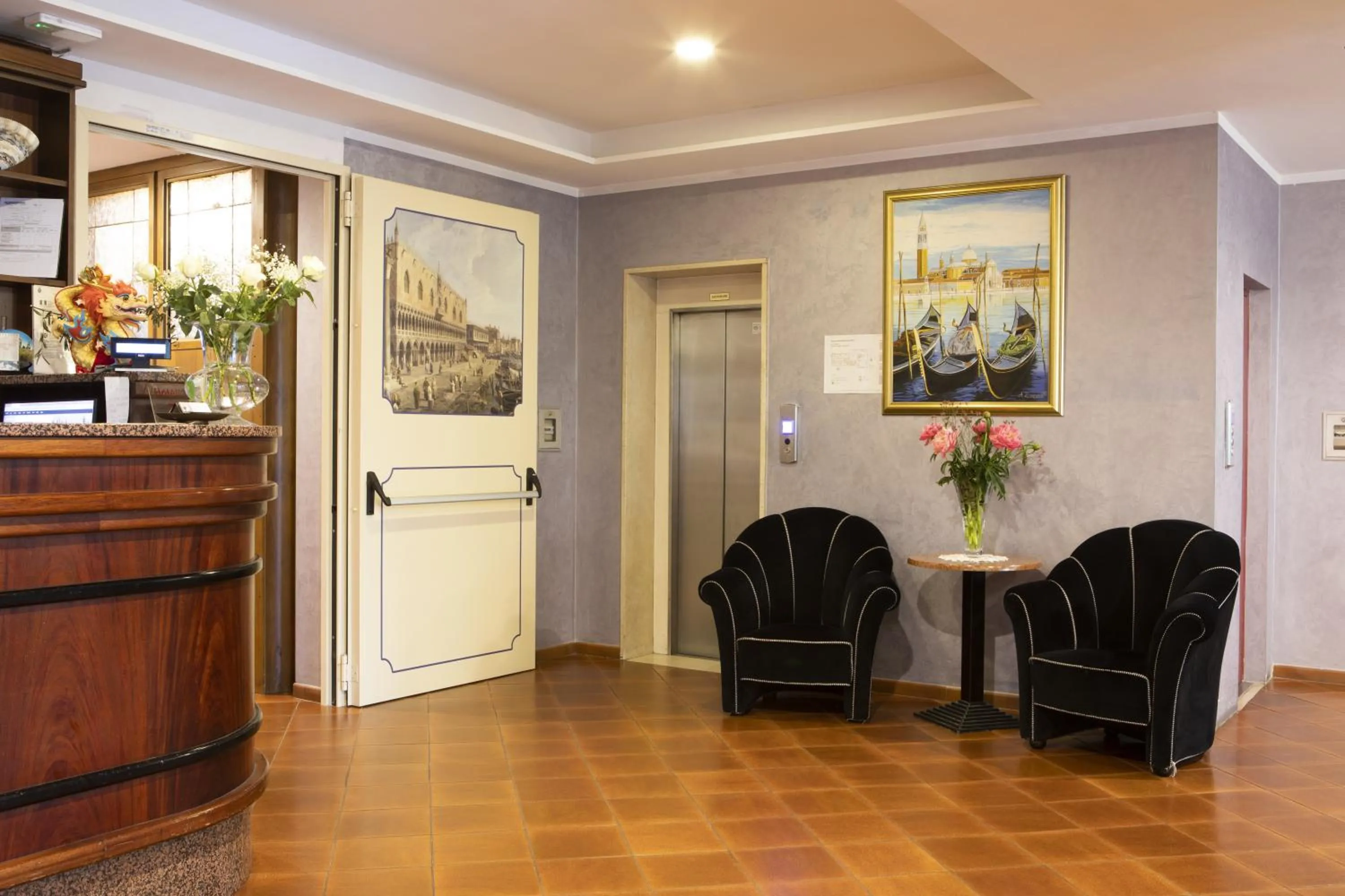 Lobby or reception in Hotel Vienna