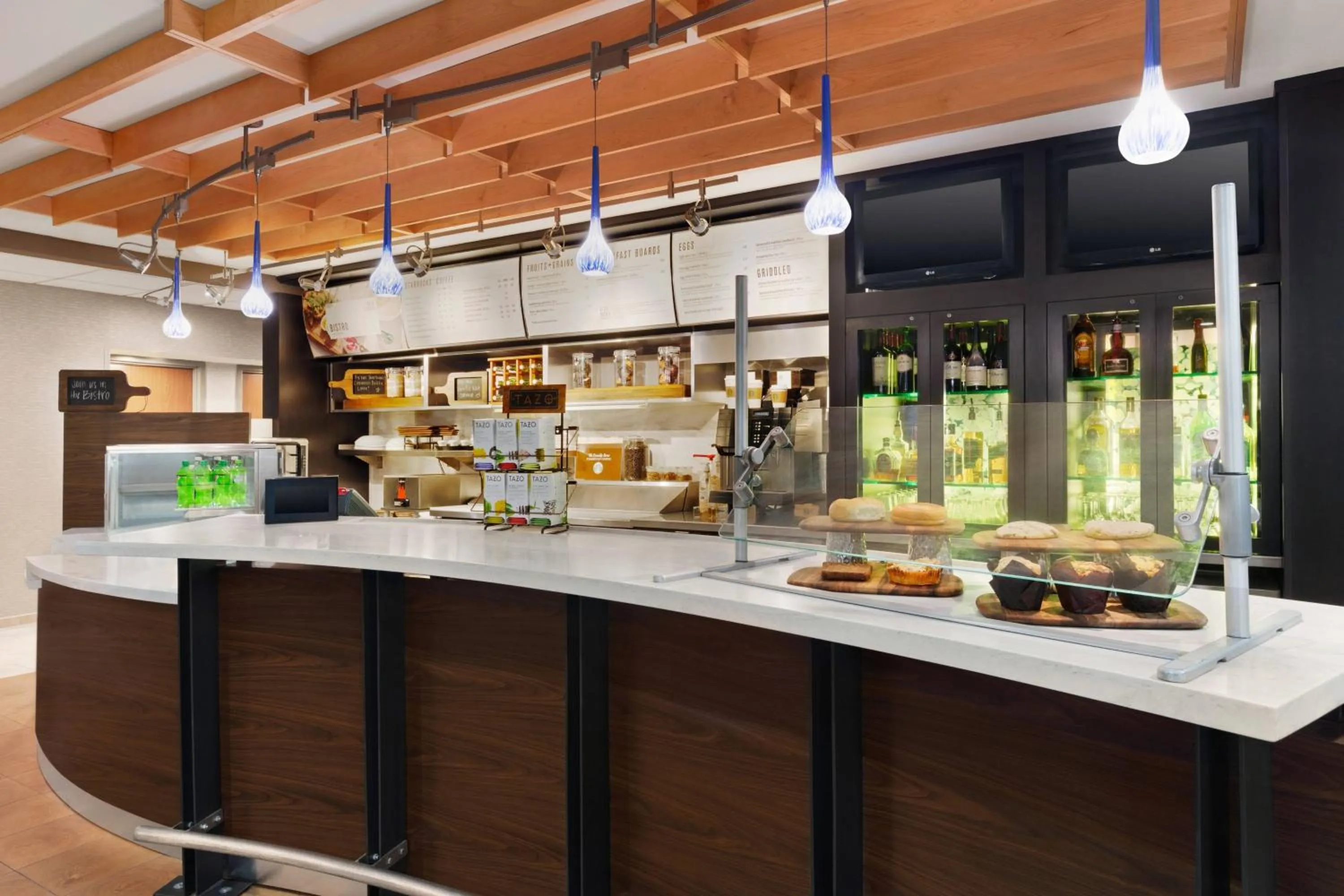 Restaurant/places to eat in Courtyard by Marriott Tulsa Central