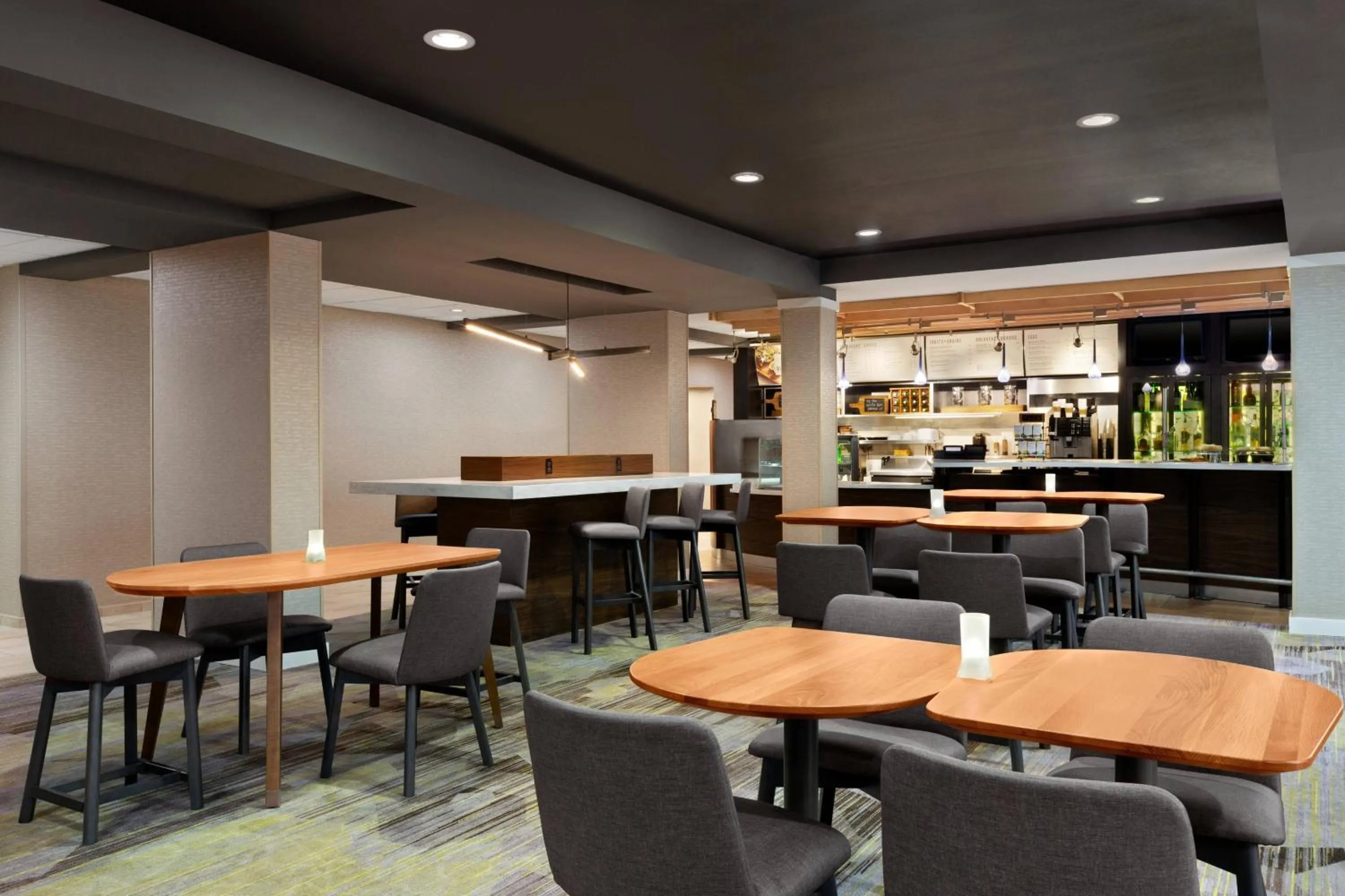 Restaurant/places to eat in Courtyard by Marriott Tulsa Central