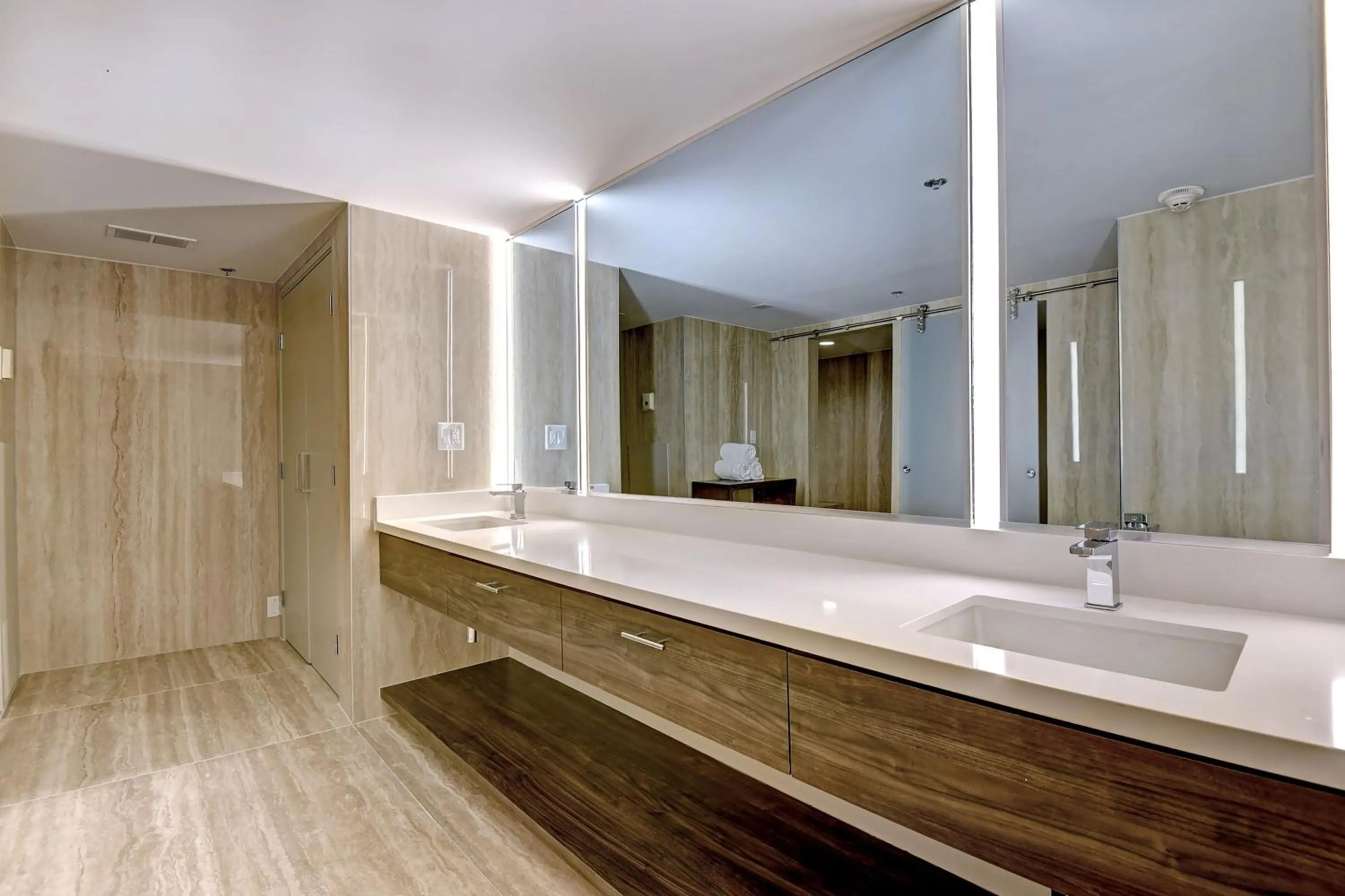 Bathroom in Tulsa Marriott Southern Hills