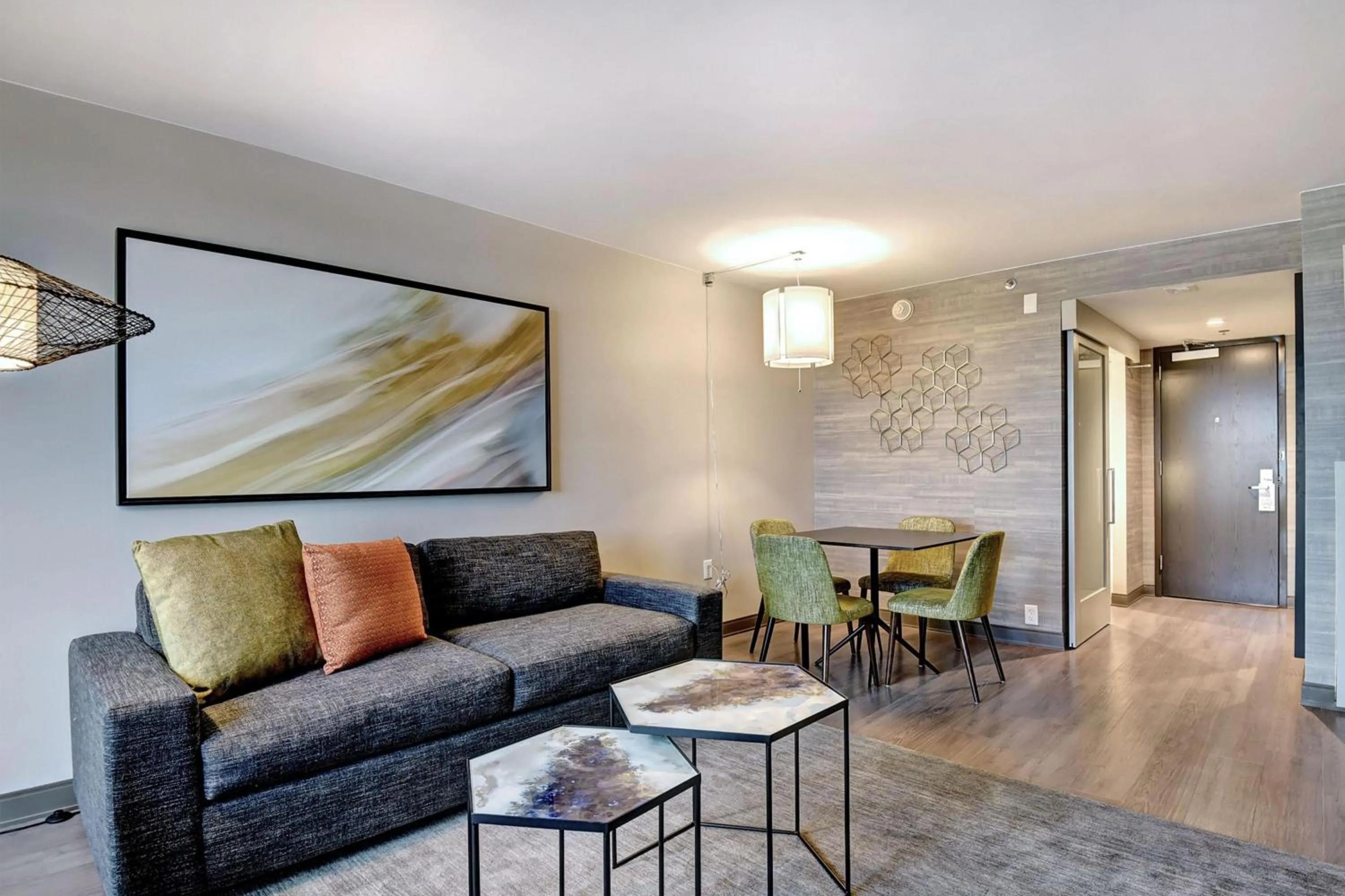 Living room in Tulsa Marriott Southern Hills