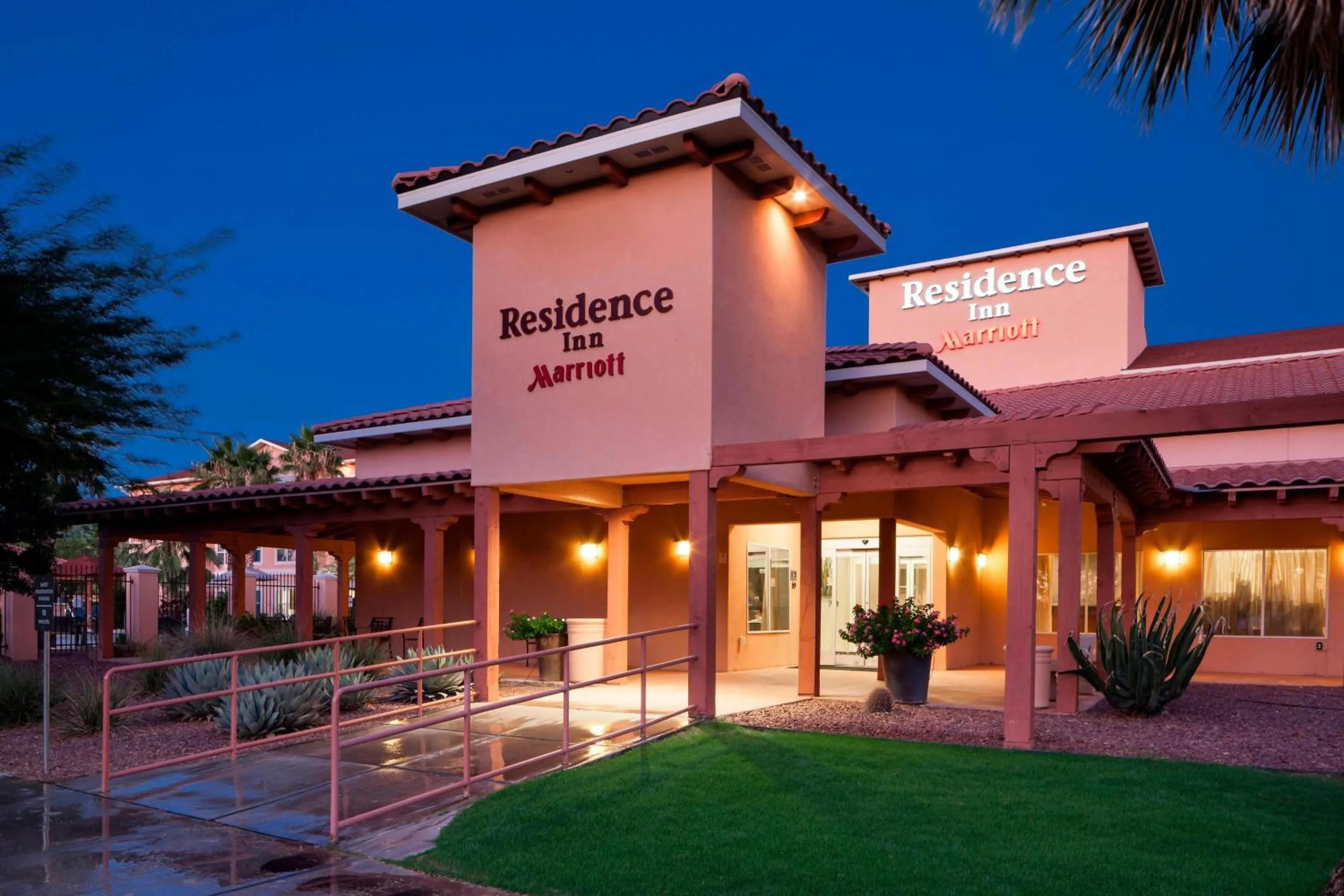 Property building in Residence Inn Tucson Airport