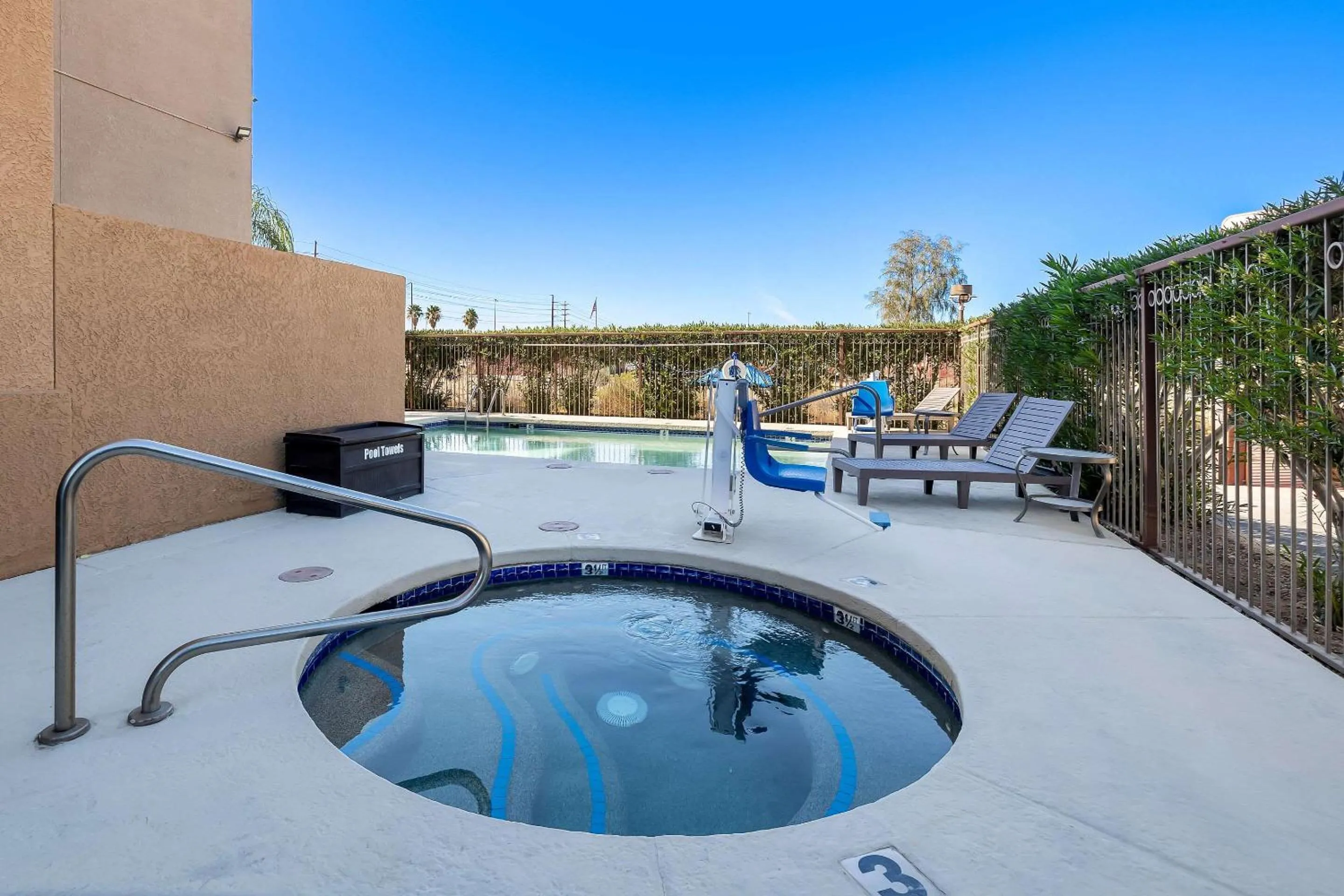 Swimming pool in Comfort Inn & Suites near Kino Sports Complex