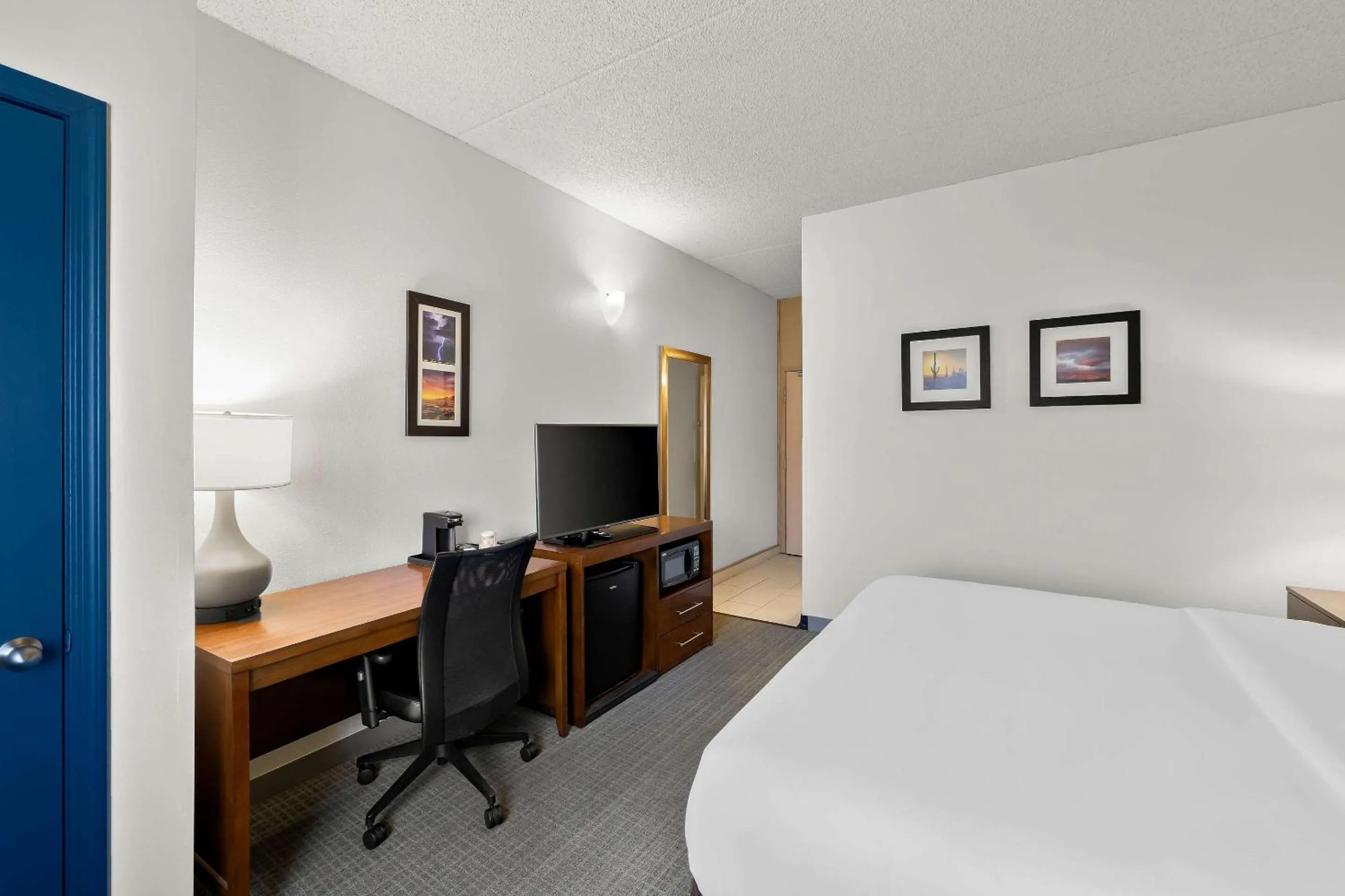 Bedroom, Bed in Comfort Inn & Suites near Kino Sports Complex