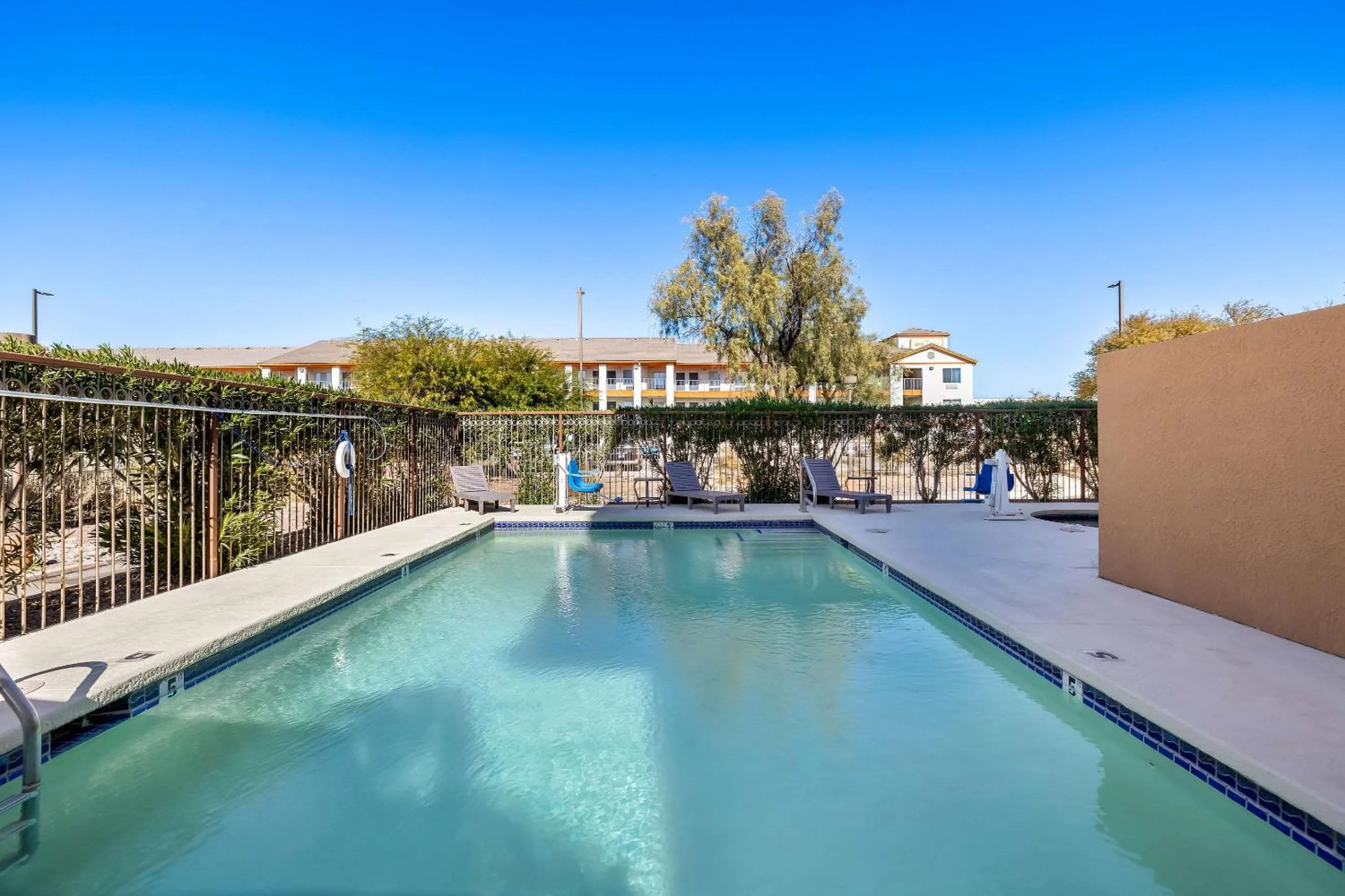 Swimming pool in Comfort Inn & Suites near Kino Sports Complex
