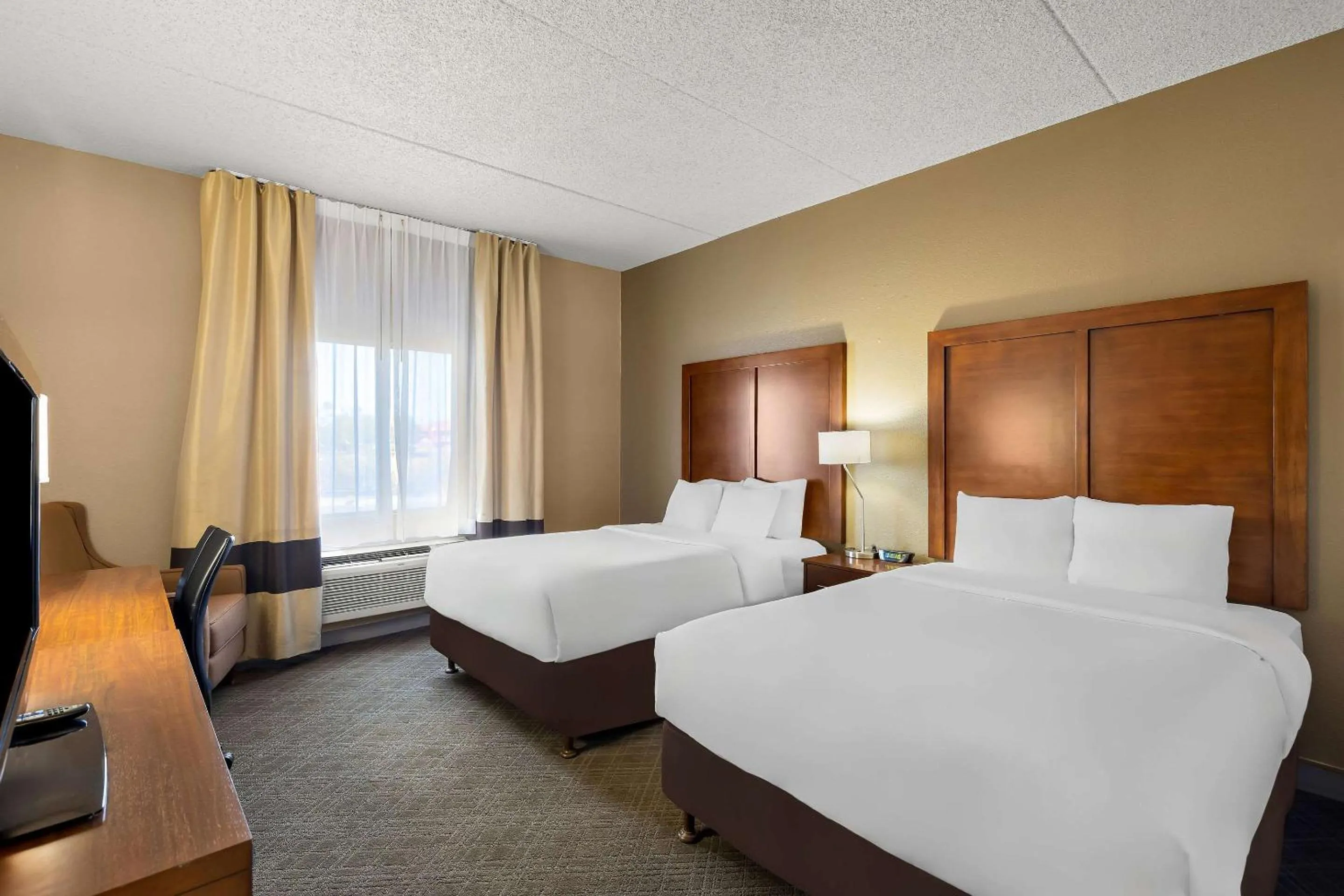 Bedroom, Bed in Comfort Inn & Suites near Kino Sports Complex