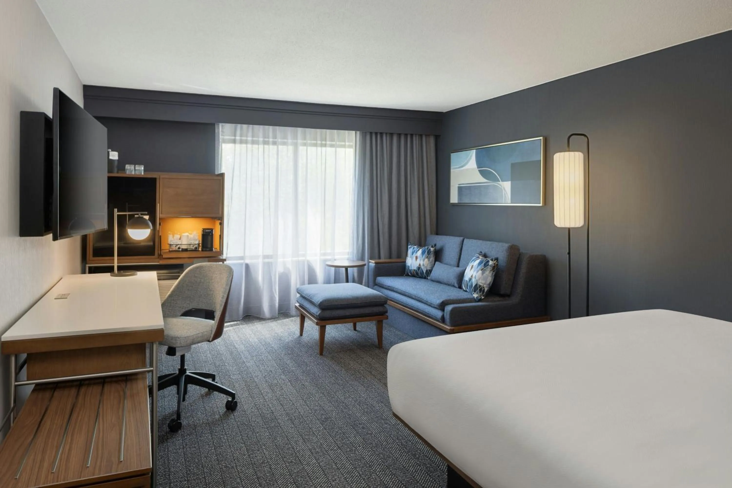 Photo of the whole room, Bed in Courtyard by Marriott Traverse City