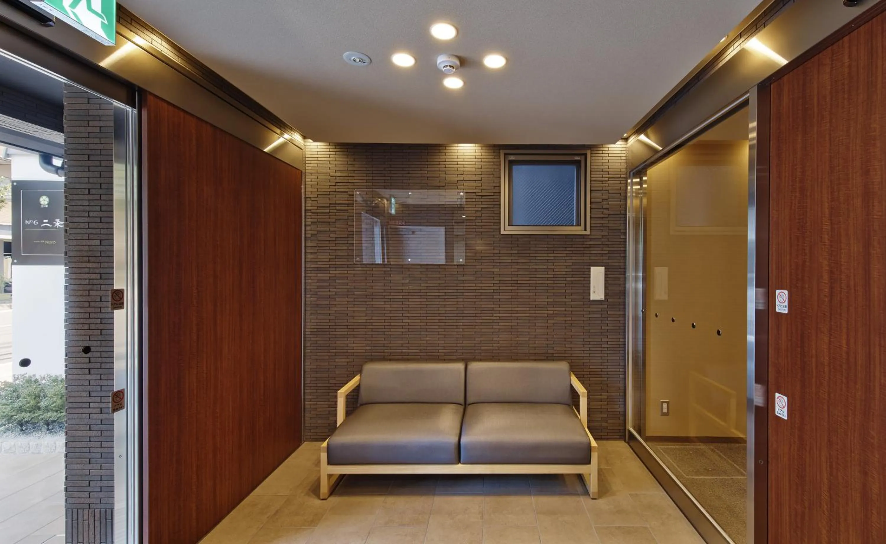 Lobby or reception in Number 6 Nijo