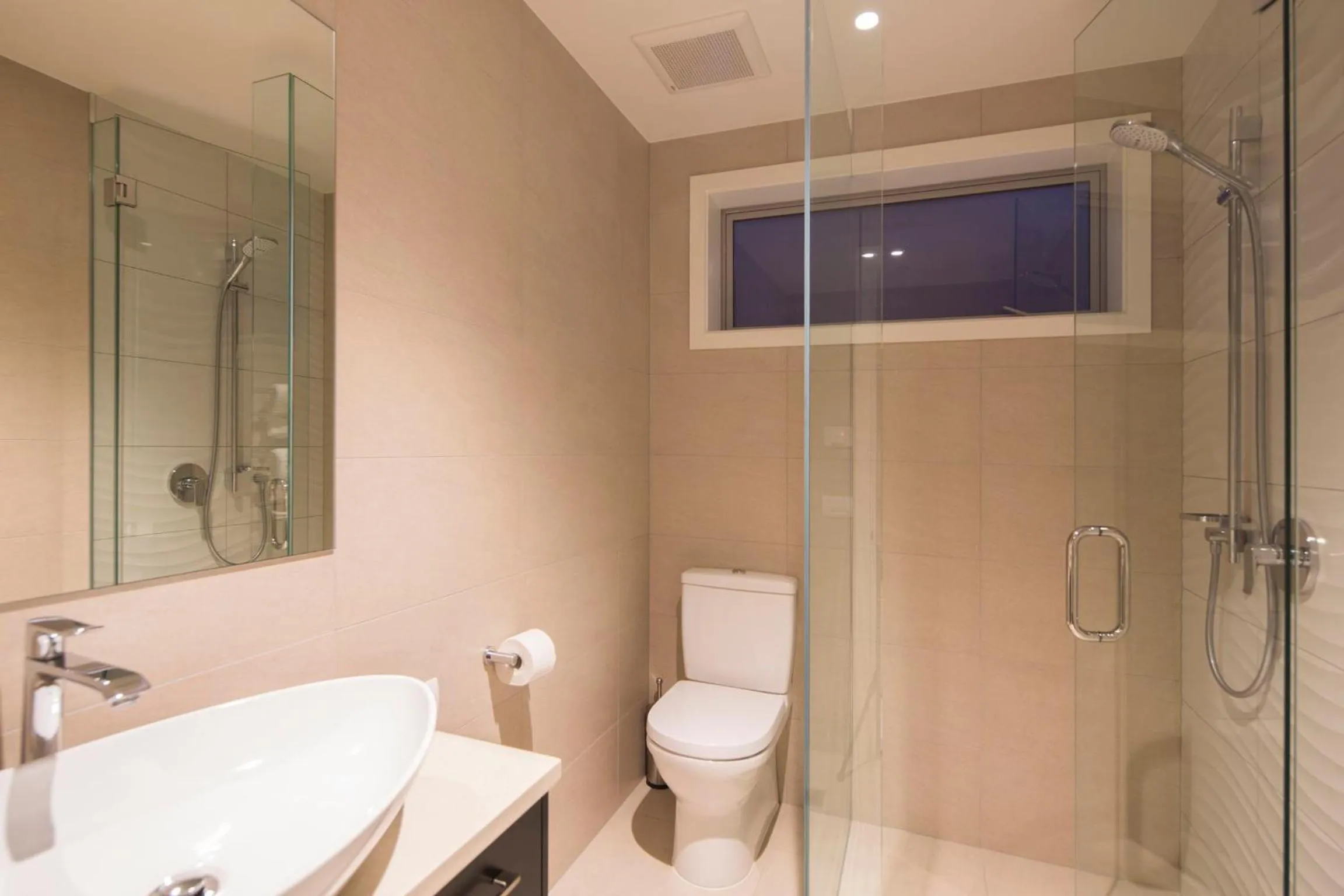 Bathroom in Central Queenstown Apartment 15 Melbourne