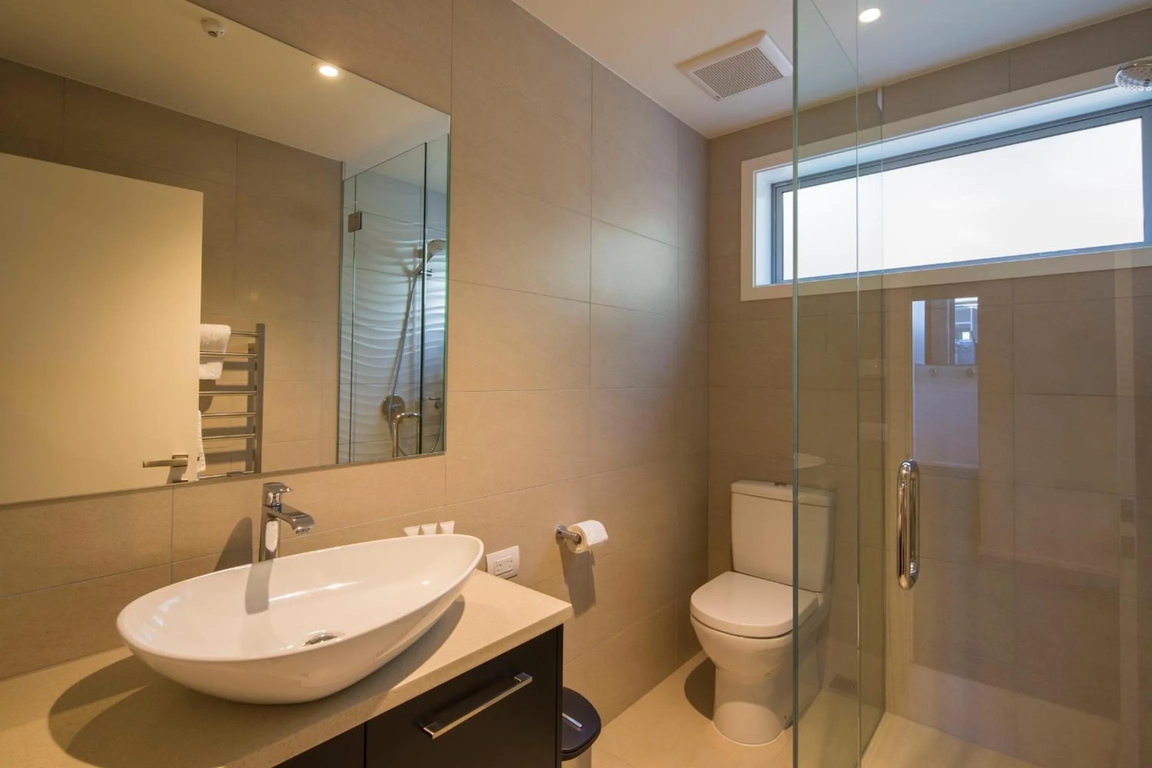 Toilet in Central Queenstown Apartment 15 Melbourne