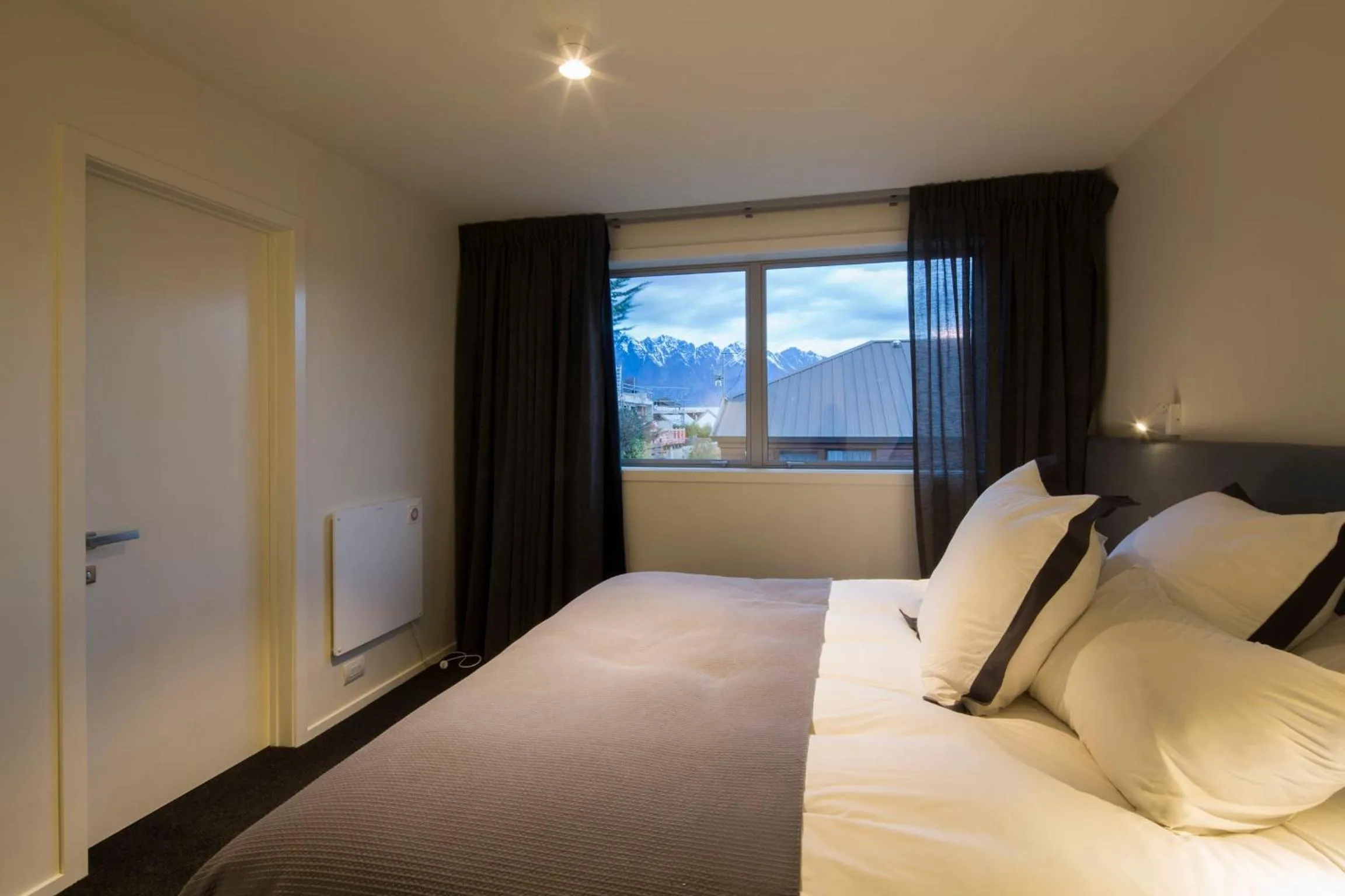 Bedroom, Bed in Central Queenstown Apartment 15 Melbourne