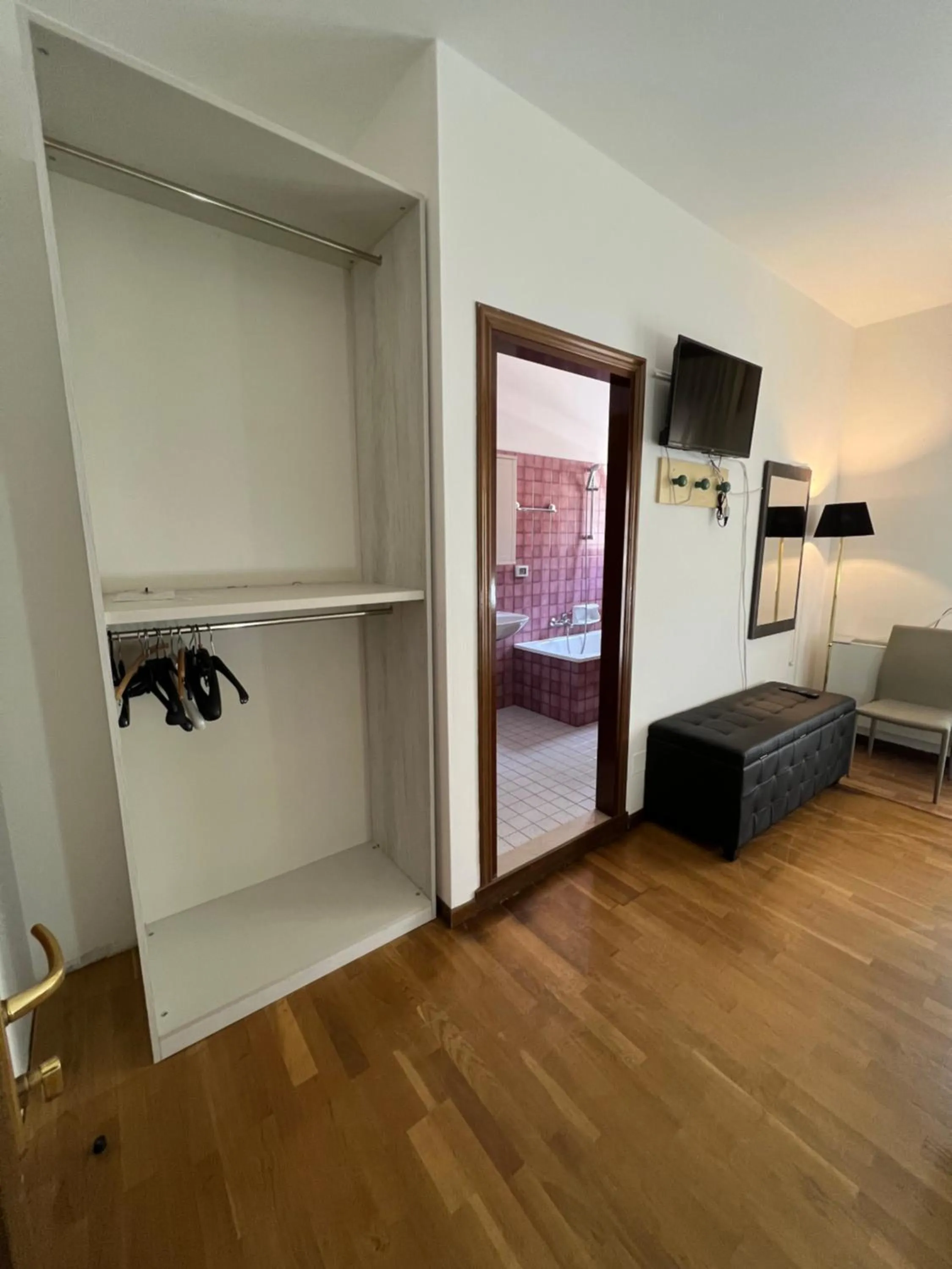 TV and multimedia, Bed in Hotel San Marco