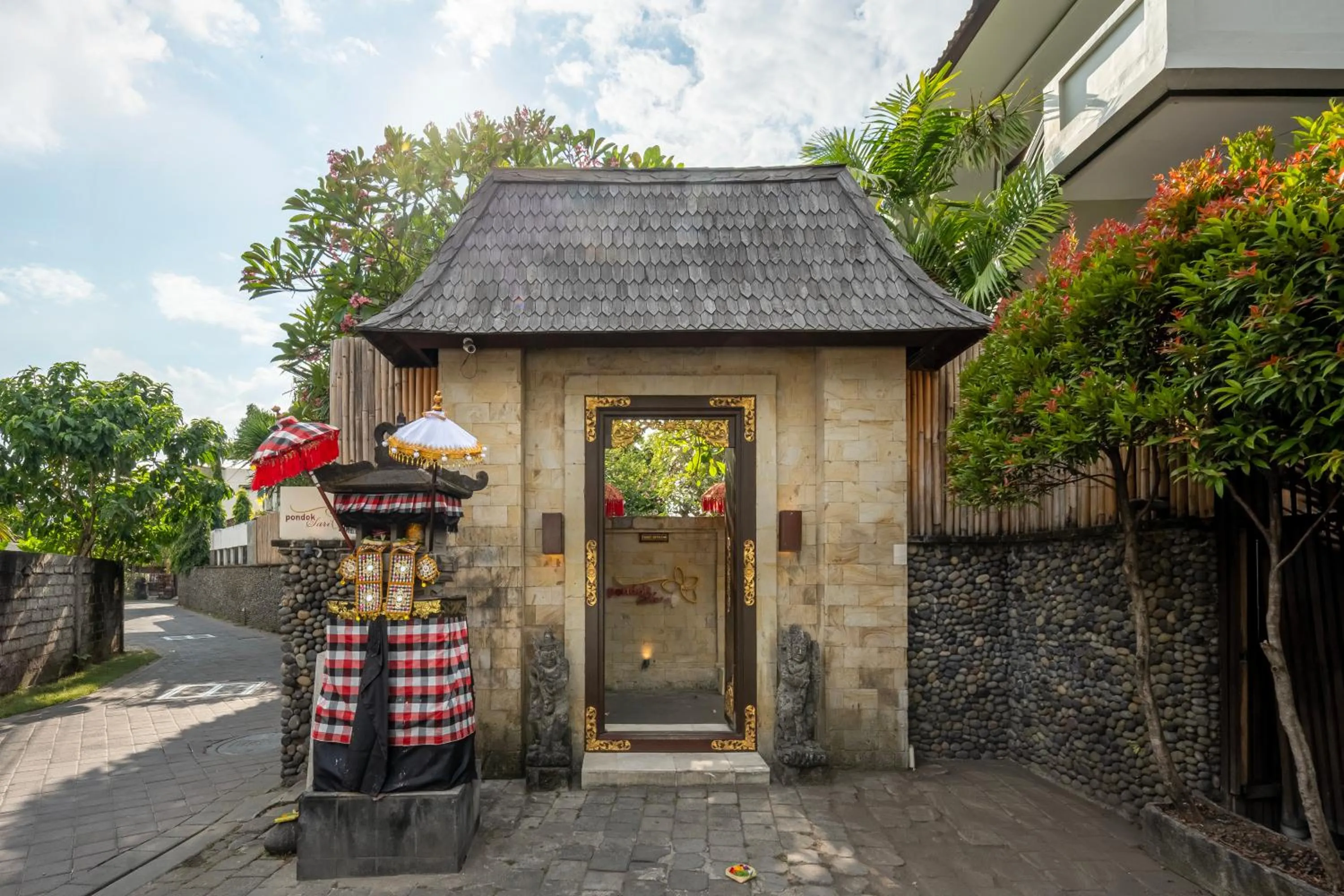 Facade/entrance in Pondok Sari Kuta