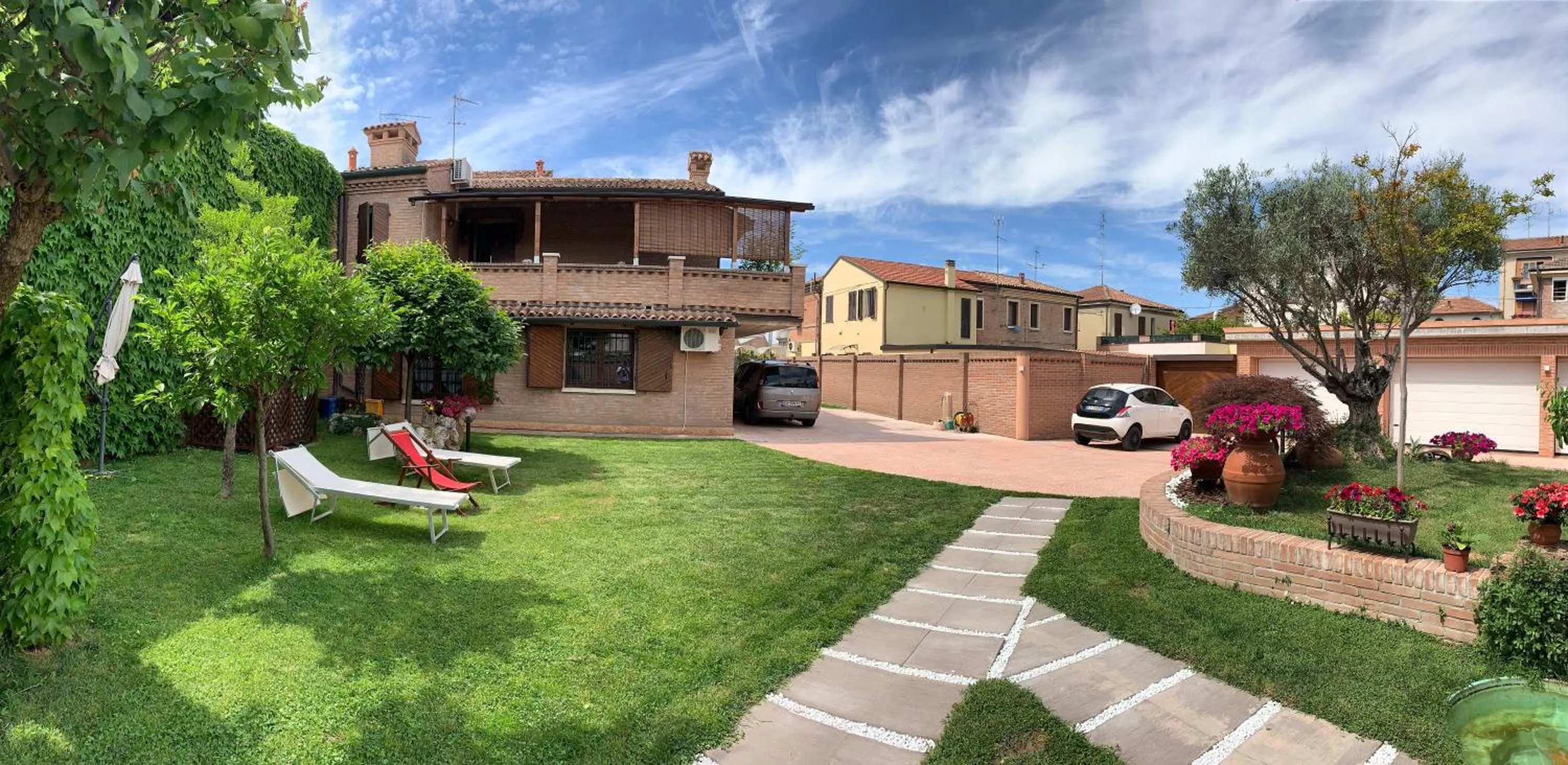 Property building in Villa Estense