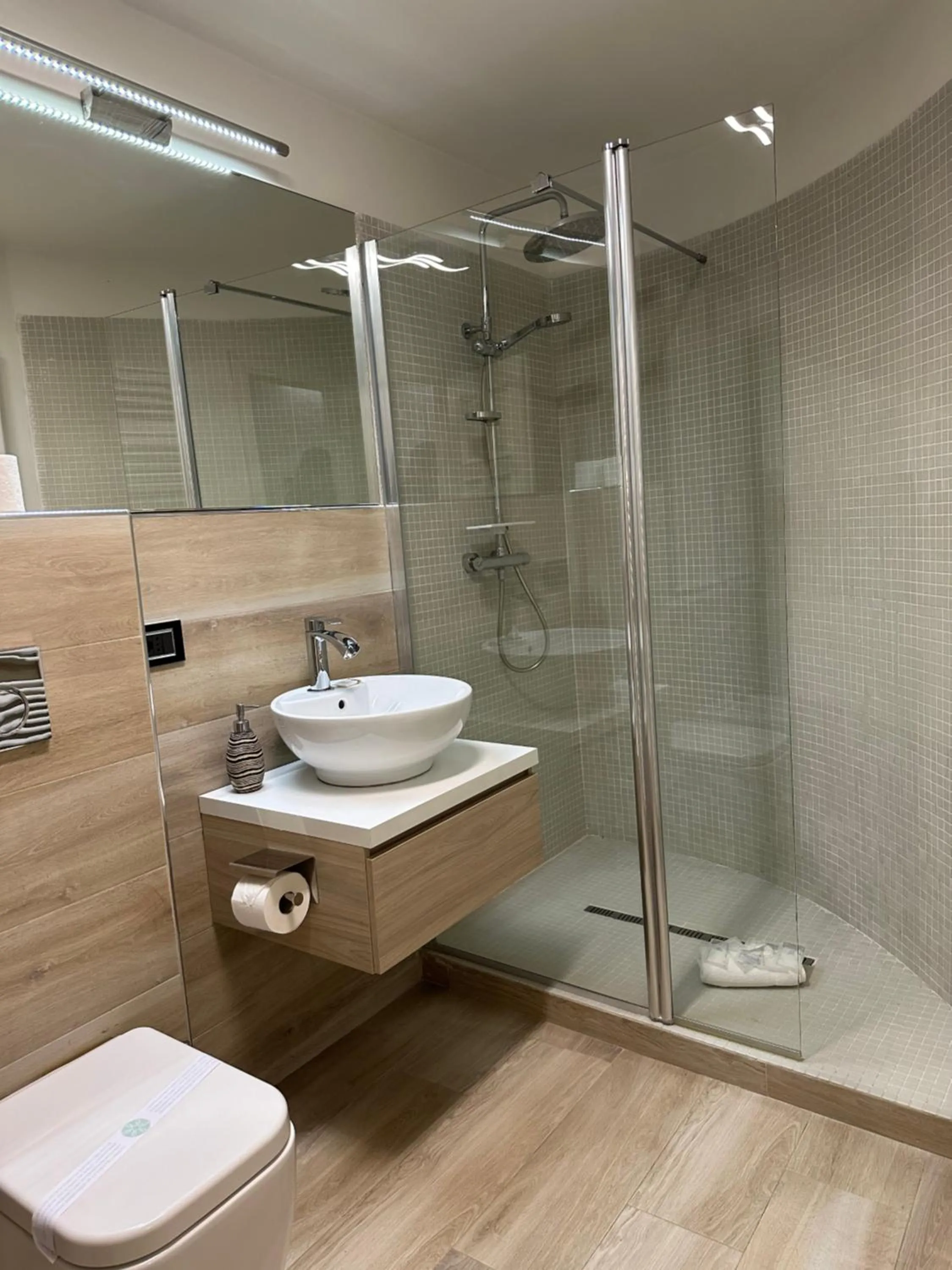 Shower in Villa Estense