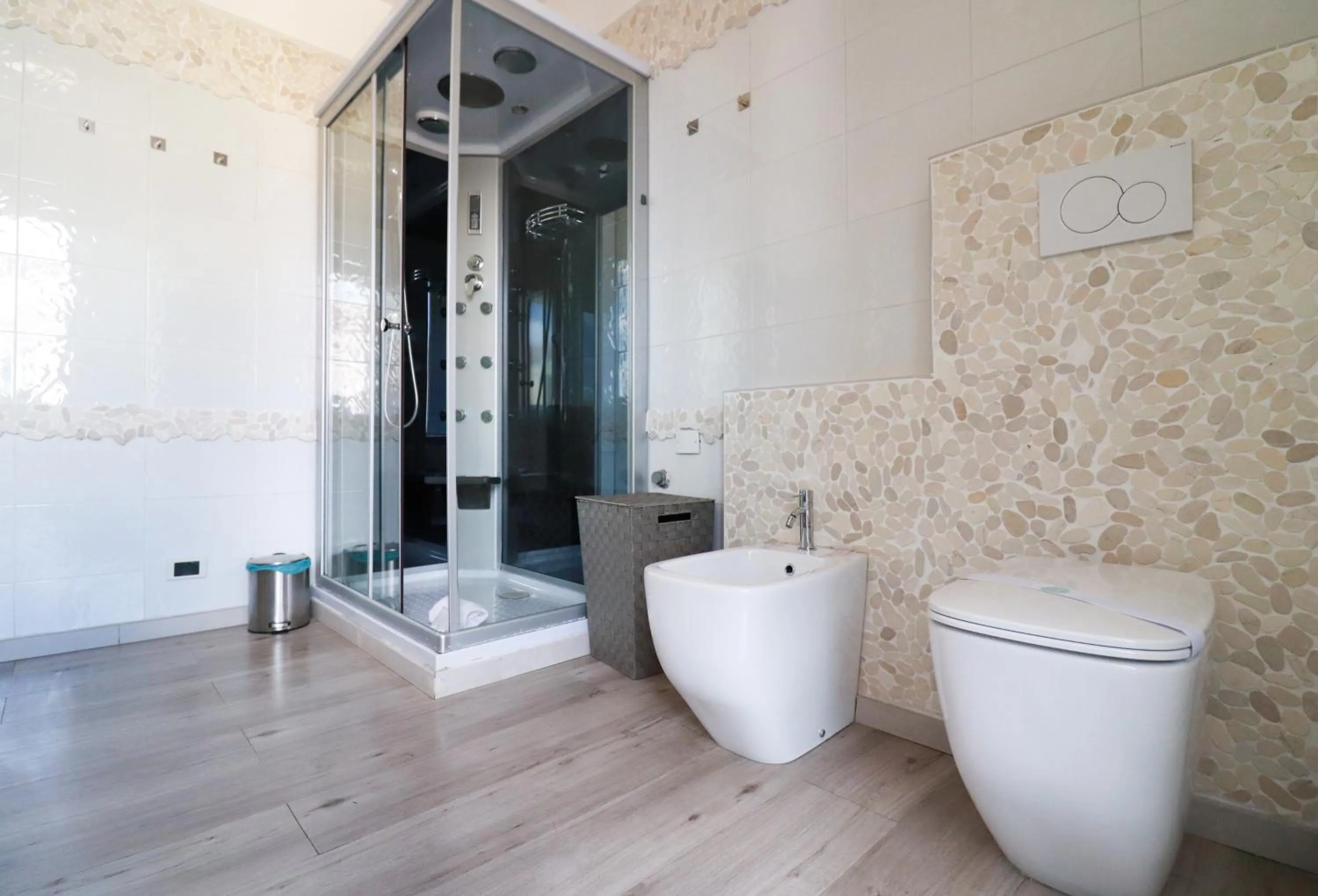 Shower in Villa Estense