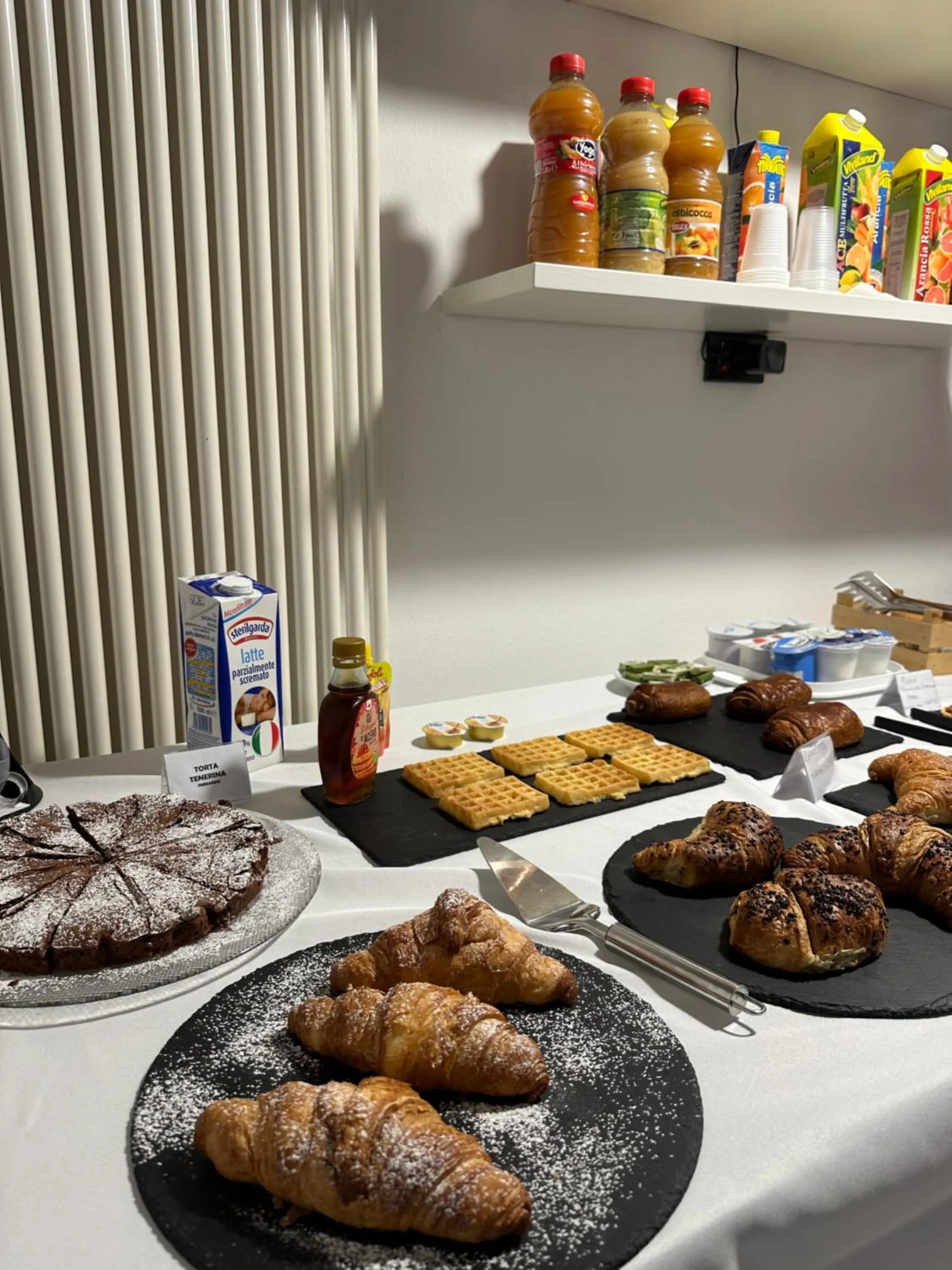 Breakfast in Villa Estense