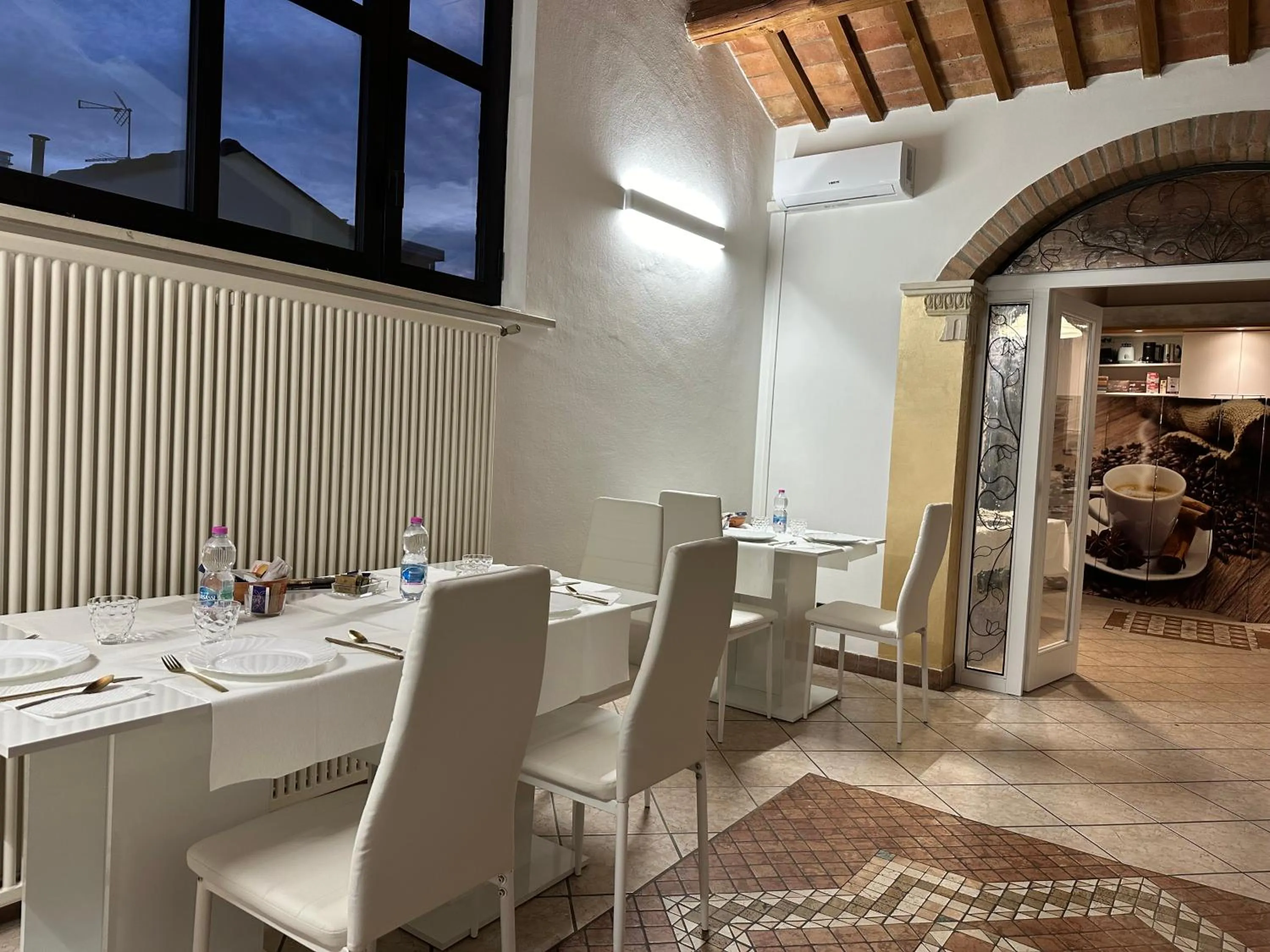 Breakfast in Villa Estense