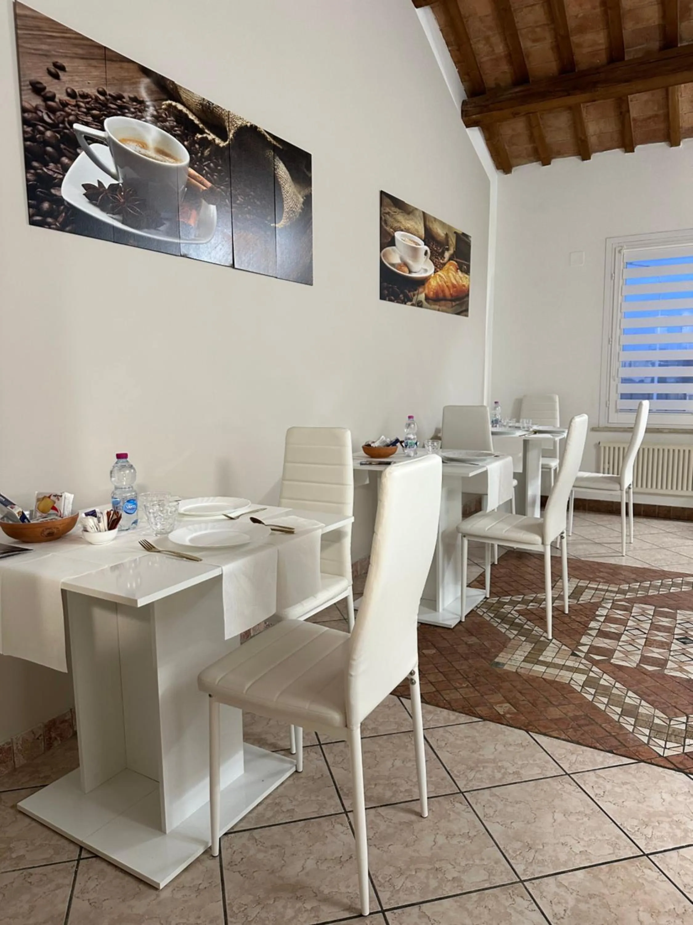 Breakfast in Villa Estense