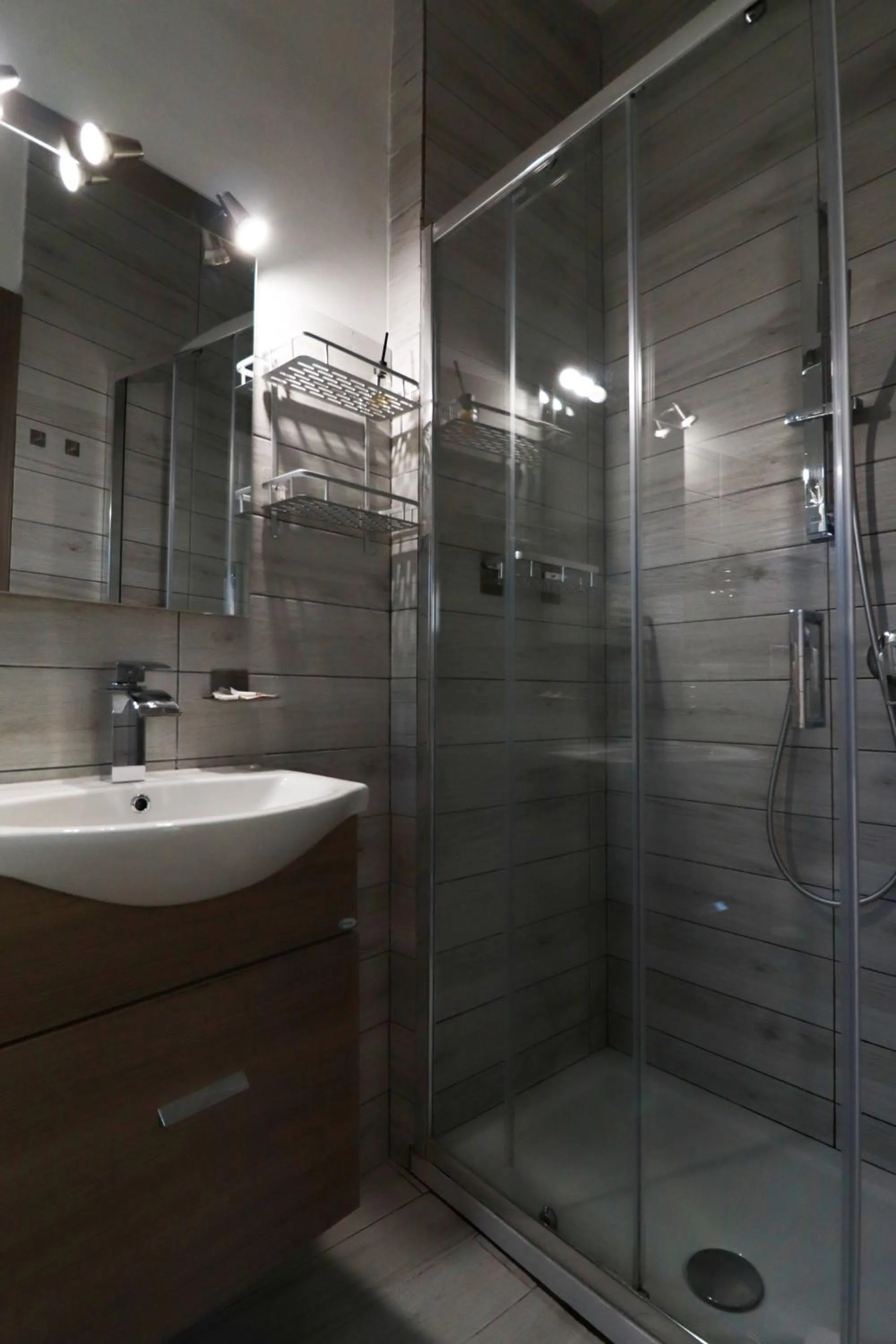 Shower in Villa Estense