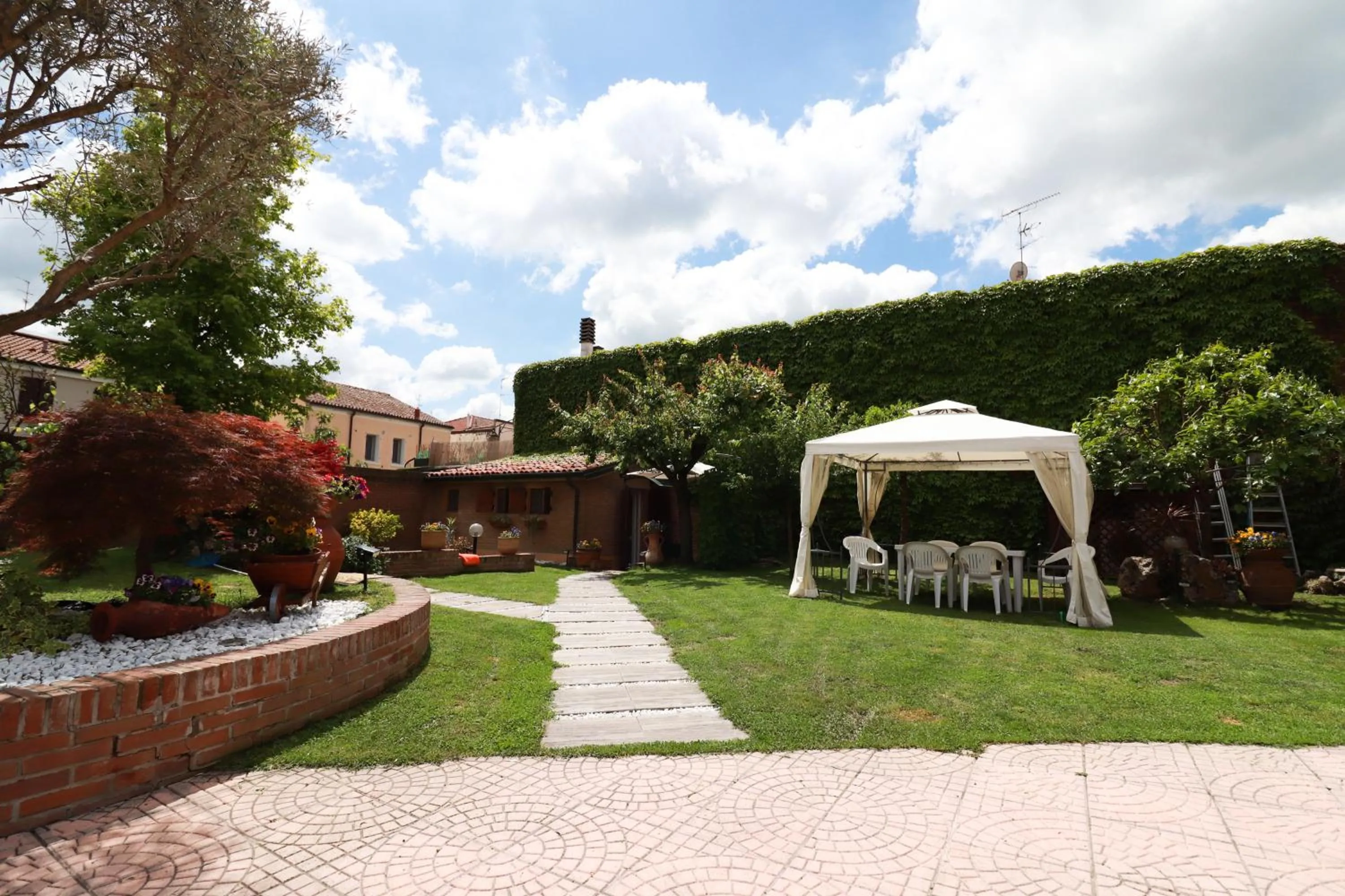 Property building in Villa Estense