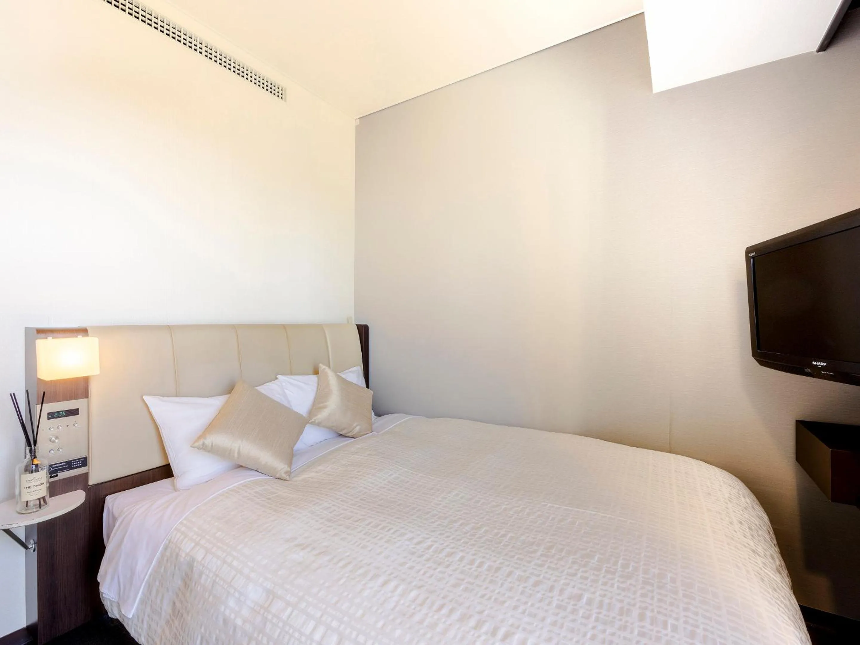 Photo of the whole room, Bed in Hotel Gracery Sapporo