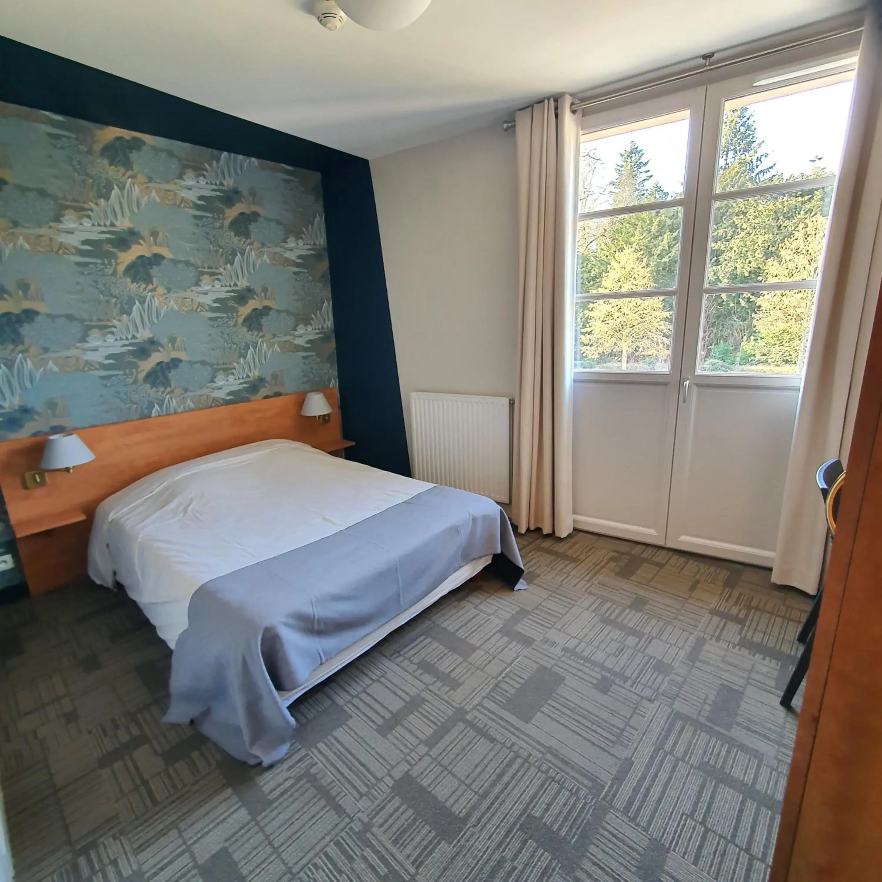 Double Room - single occupancy in HOTEL RESTAURANT La CREPERIE Du CHATEAU Double Room - single occupancy in HOTEL RESTAURANT La CREPERIE Du CHATEAU