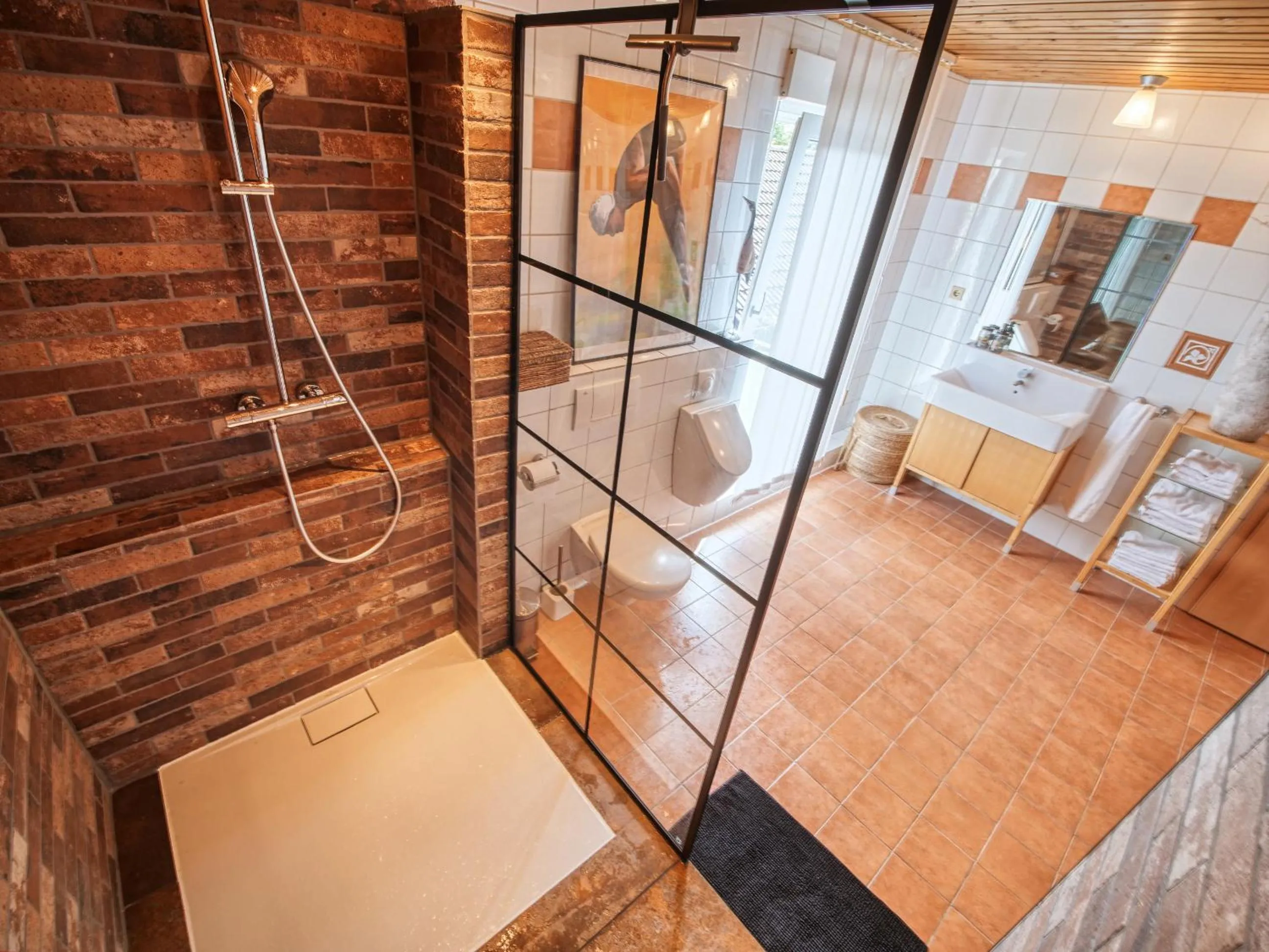Shower in Three B's Bed and Breakfast
