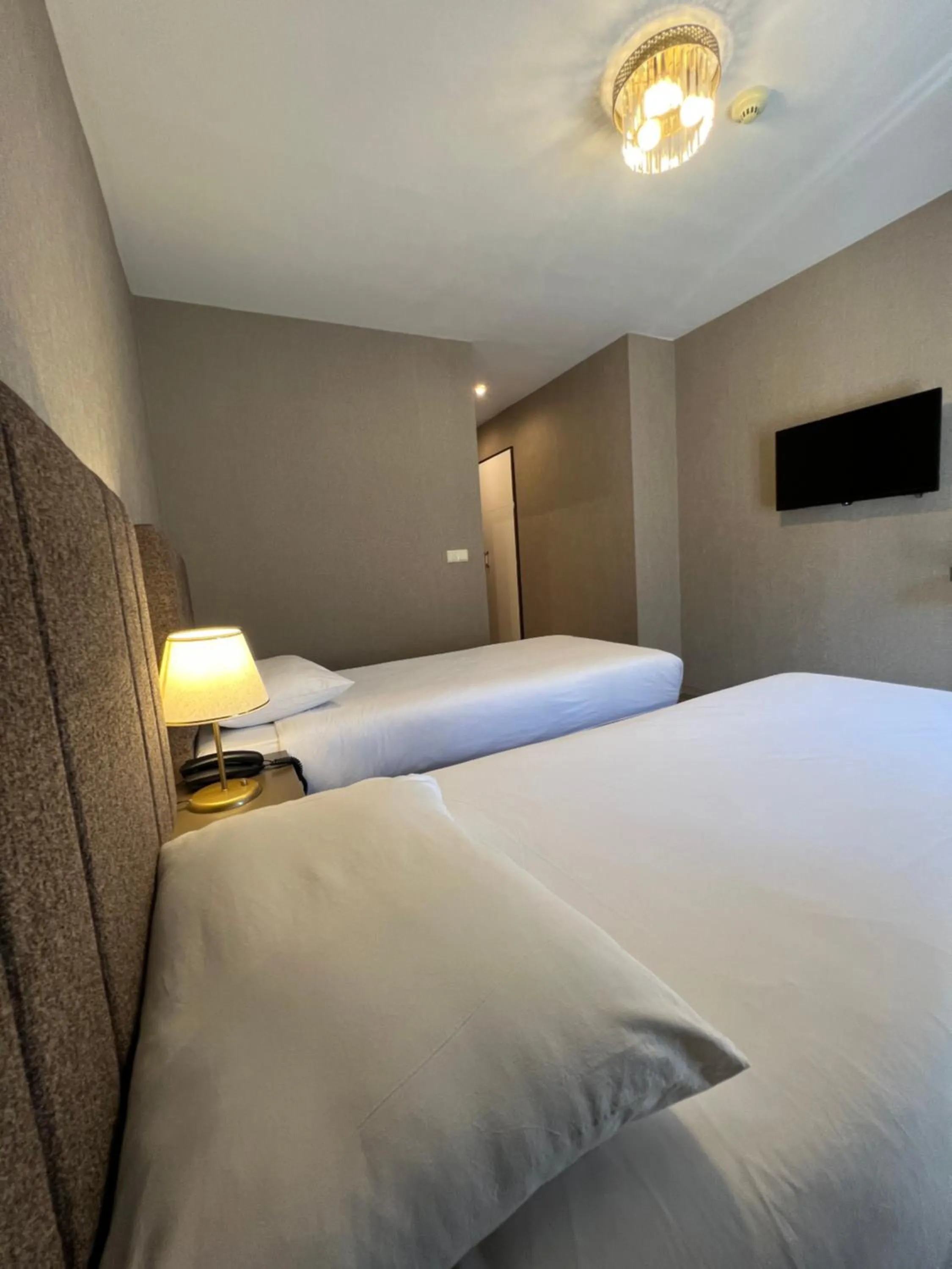 Bed in Flower Palace Hotel