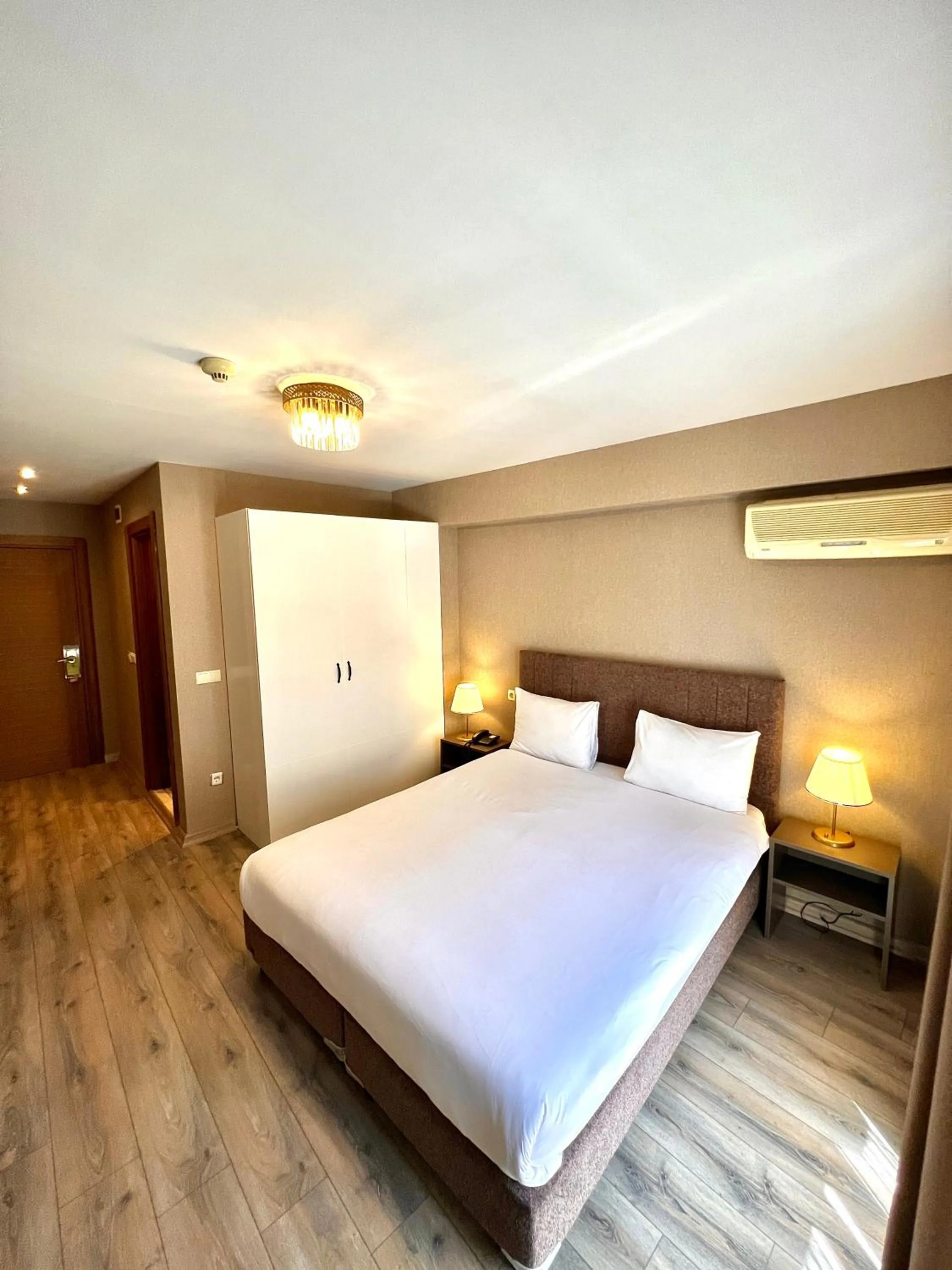 Double Room - single occupancy in Flower Palace Hotel