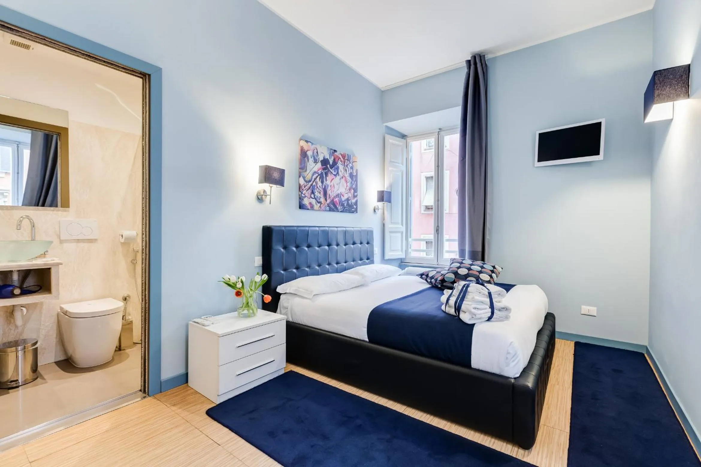 Photo of the whole room, Bed in Easy Budget Colosseo