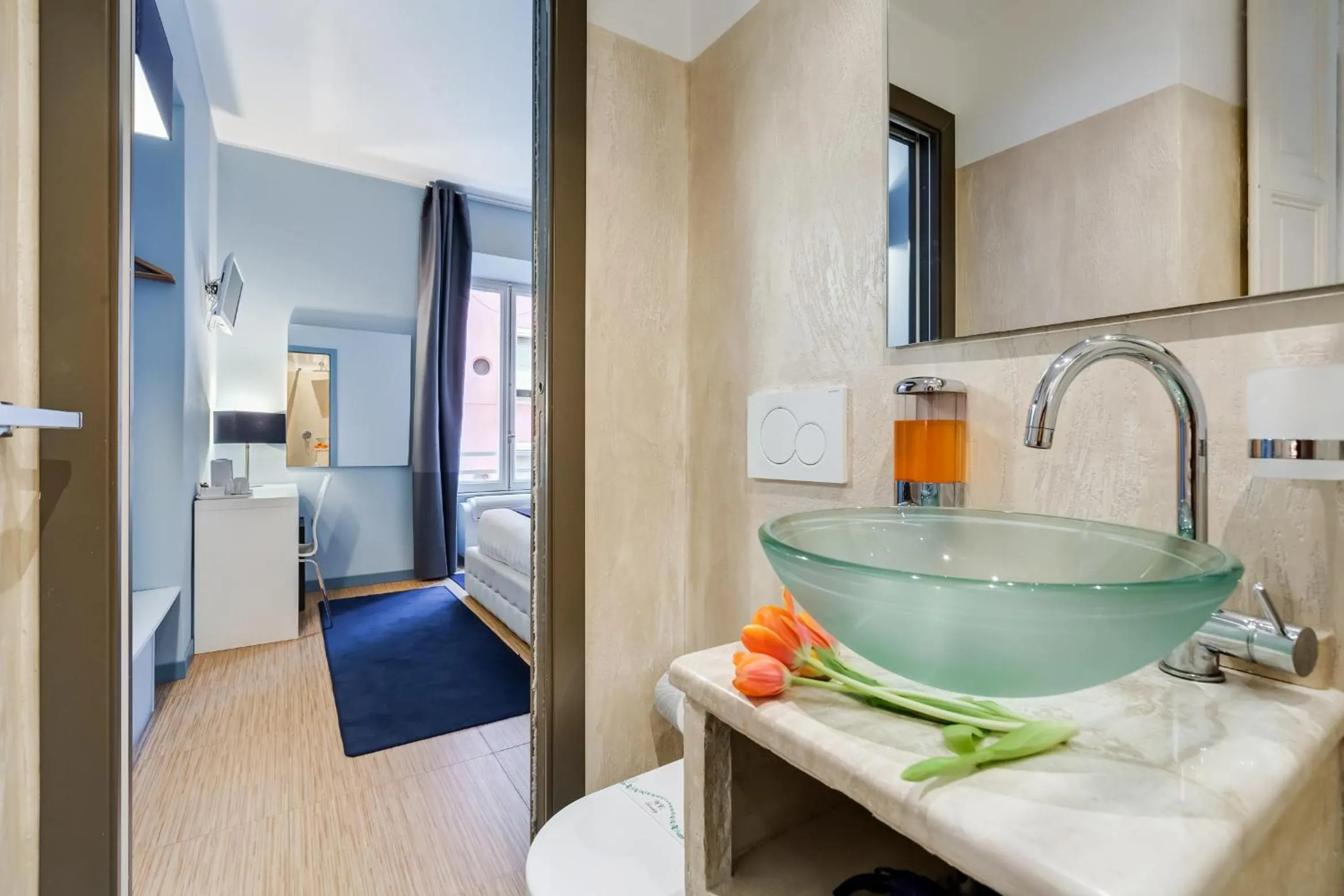 Bathroom in Easy Budget Colosseo