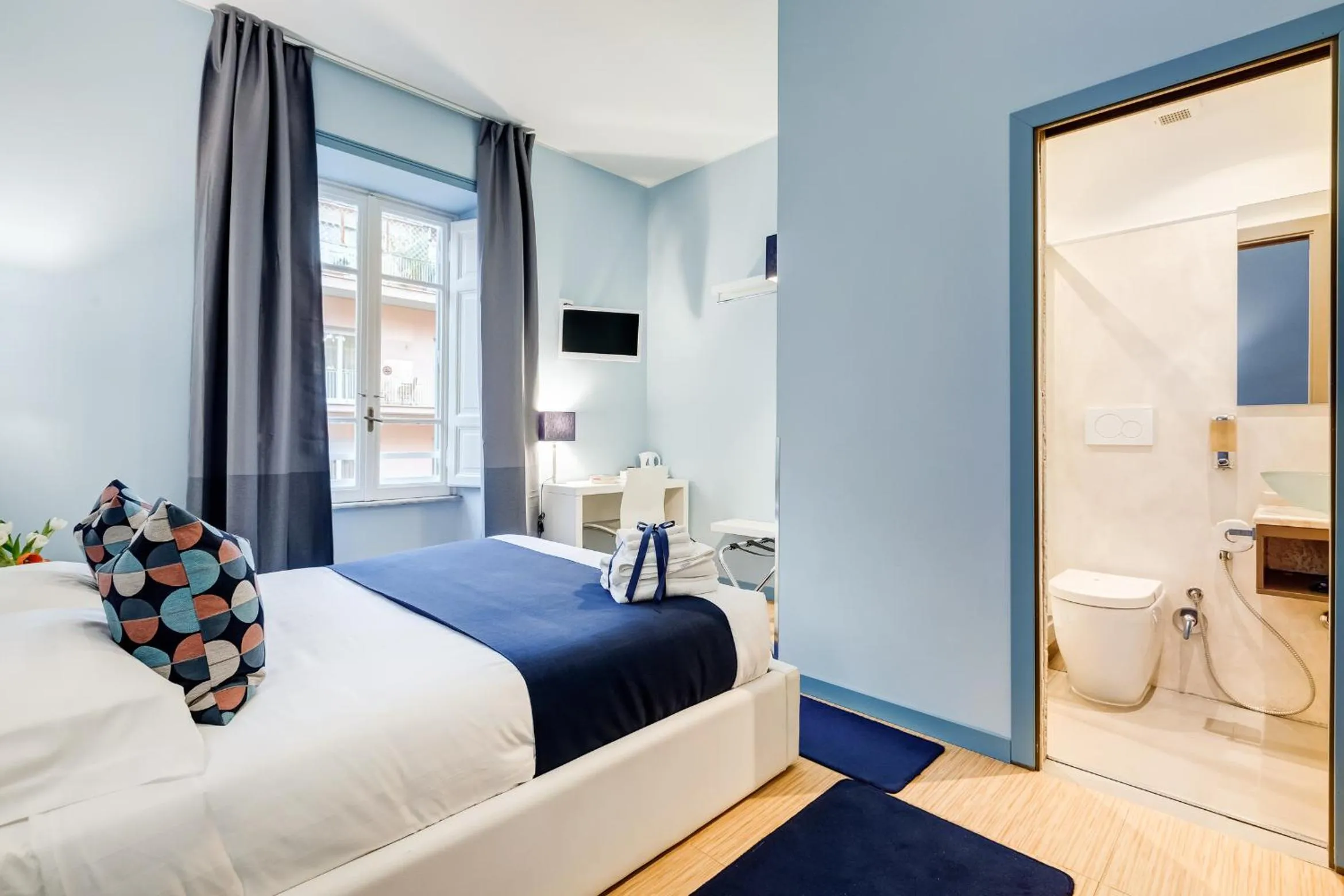 Photo of the whole room, Bed in Easy Budget Colosseo