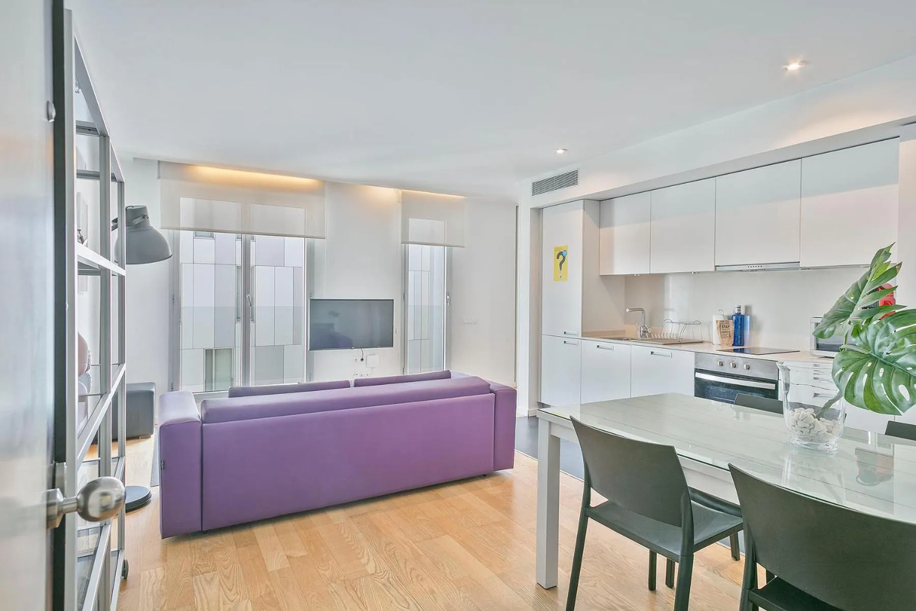 Dining area in Lugaris Beach Apartments