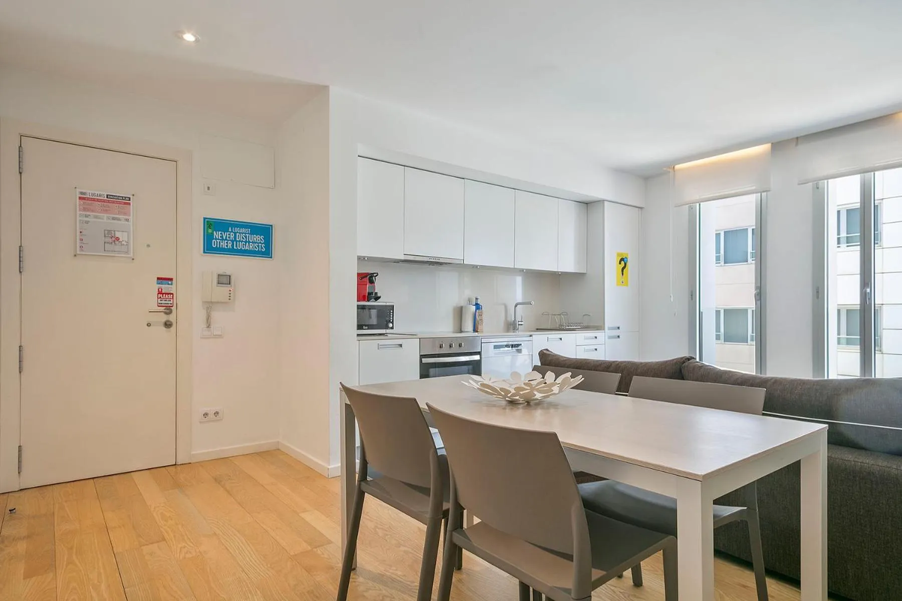 Dining area in Lugaris Beach Apartments