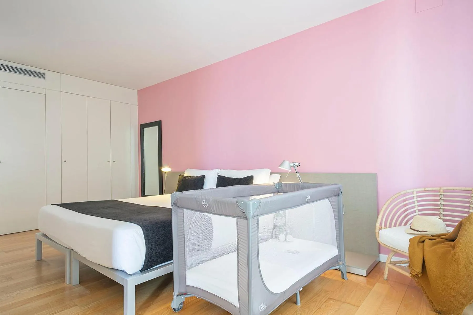 cot, Bed in Lugaris Beach Apartments