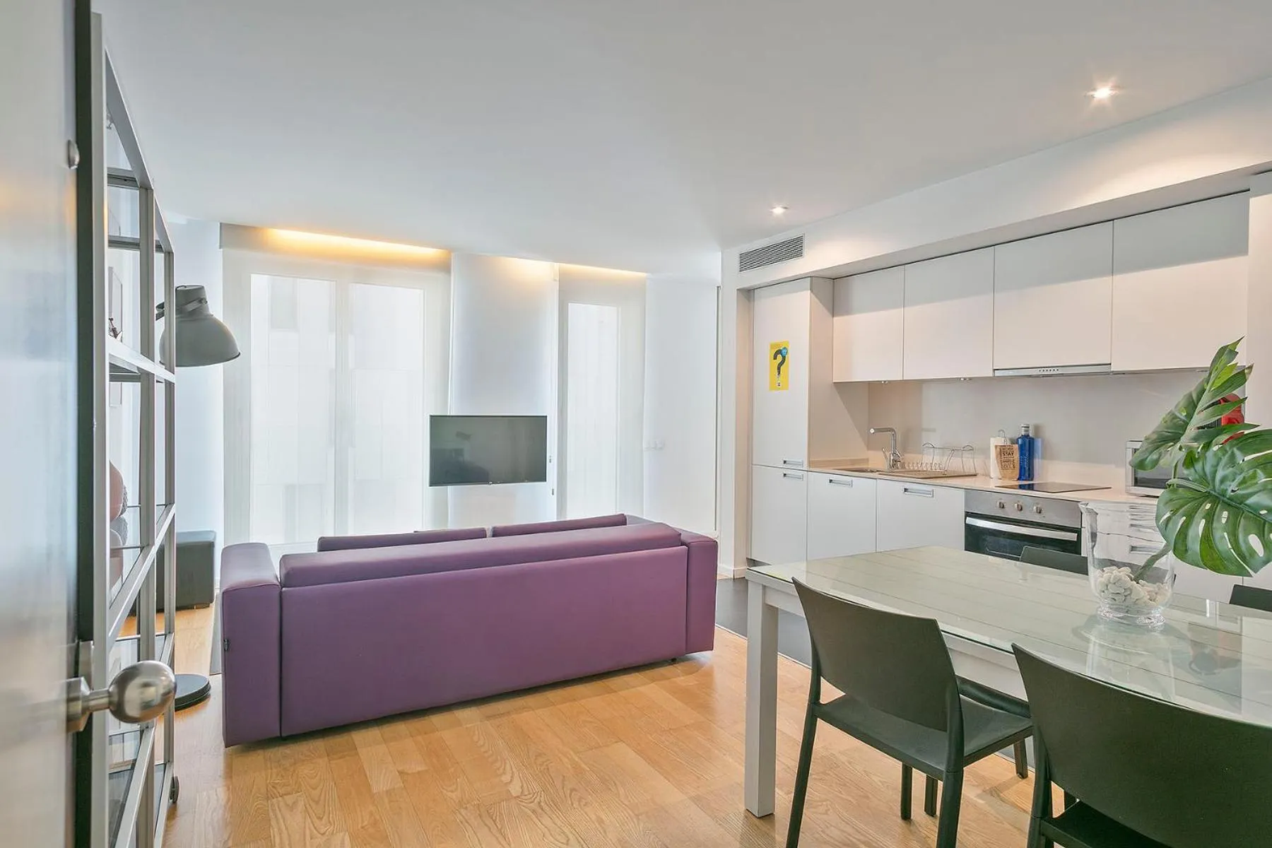 Dining area in Lugaris Beach Apartments