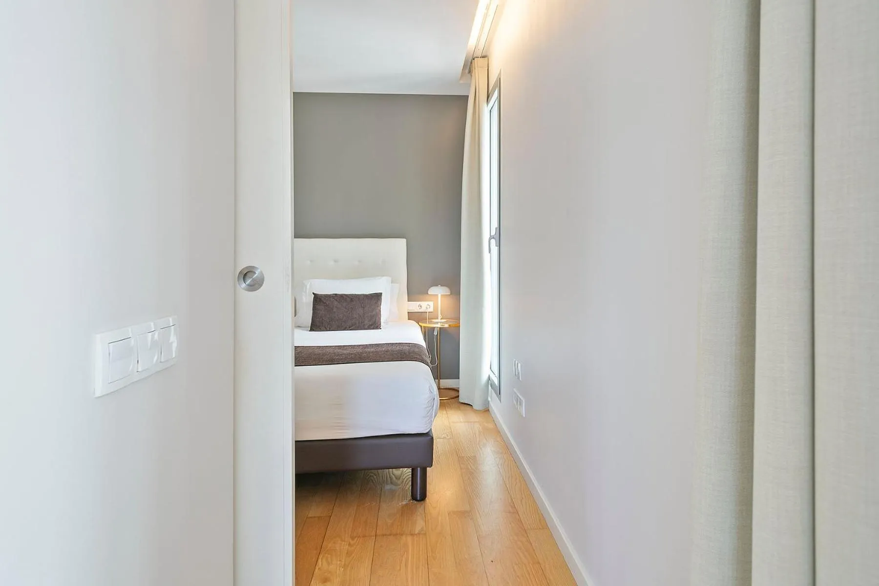 Bedroom, Bed in Lugaris Beach Apartments