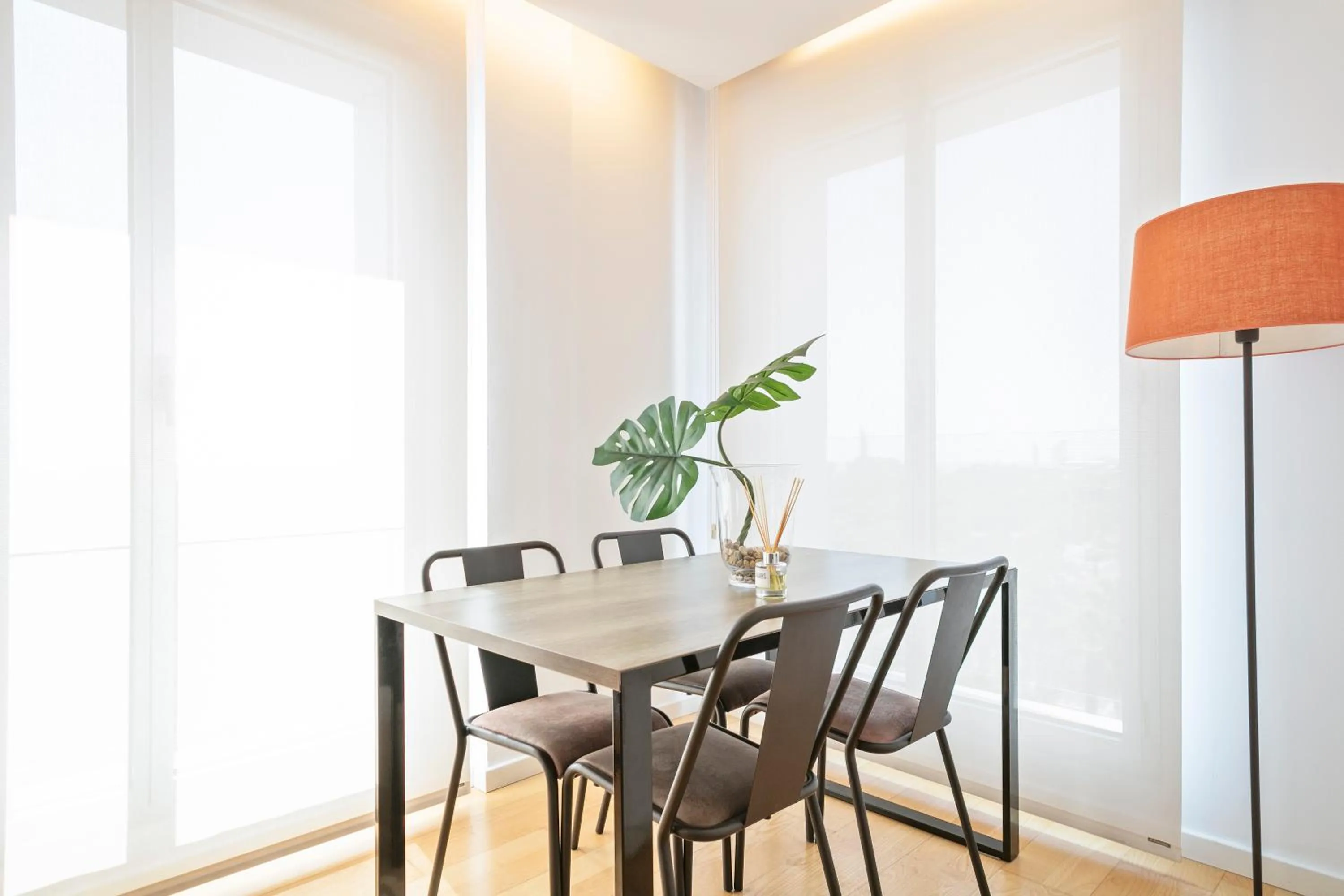 Dining area in Lugaris Beach Apartments
