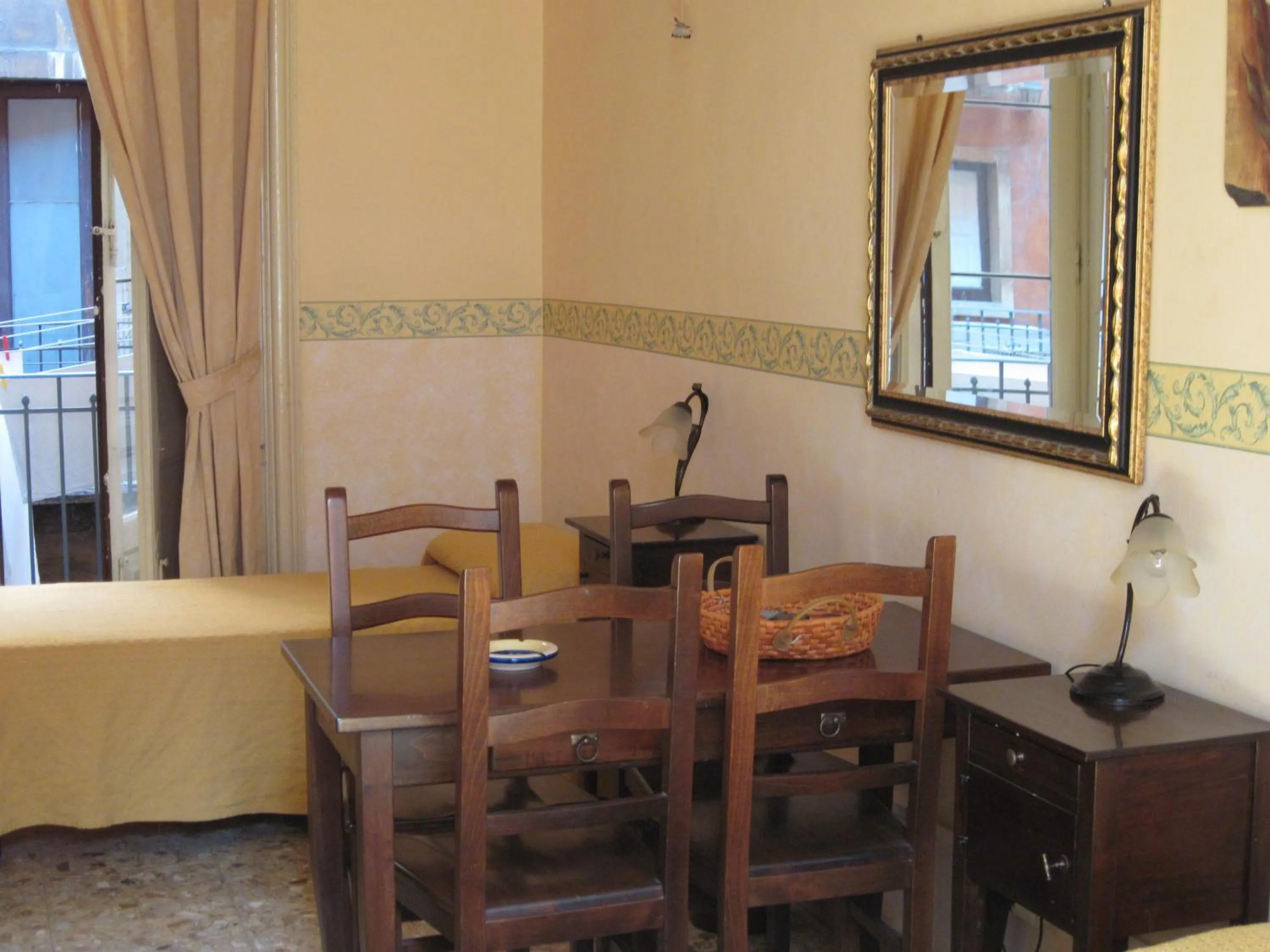 Photo of the whole room in San Demetrio