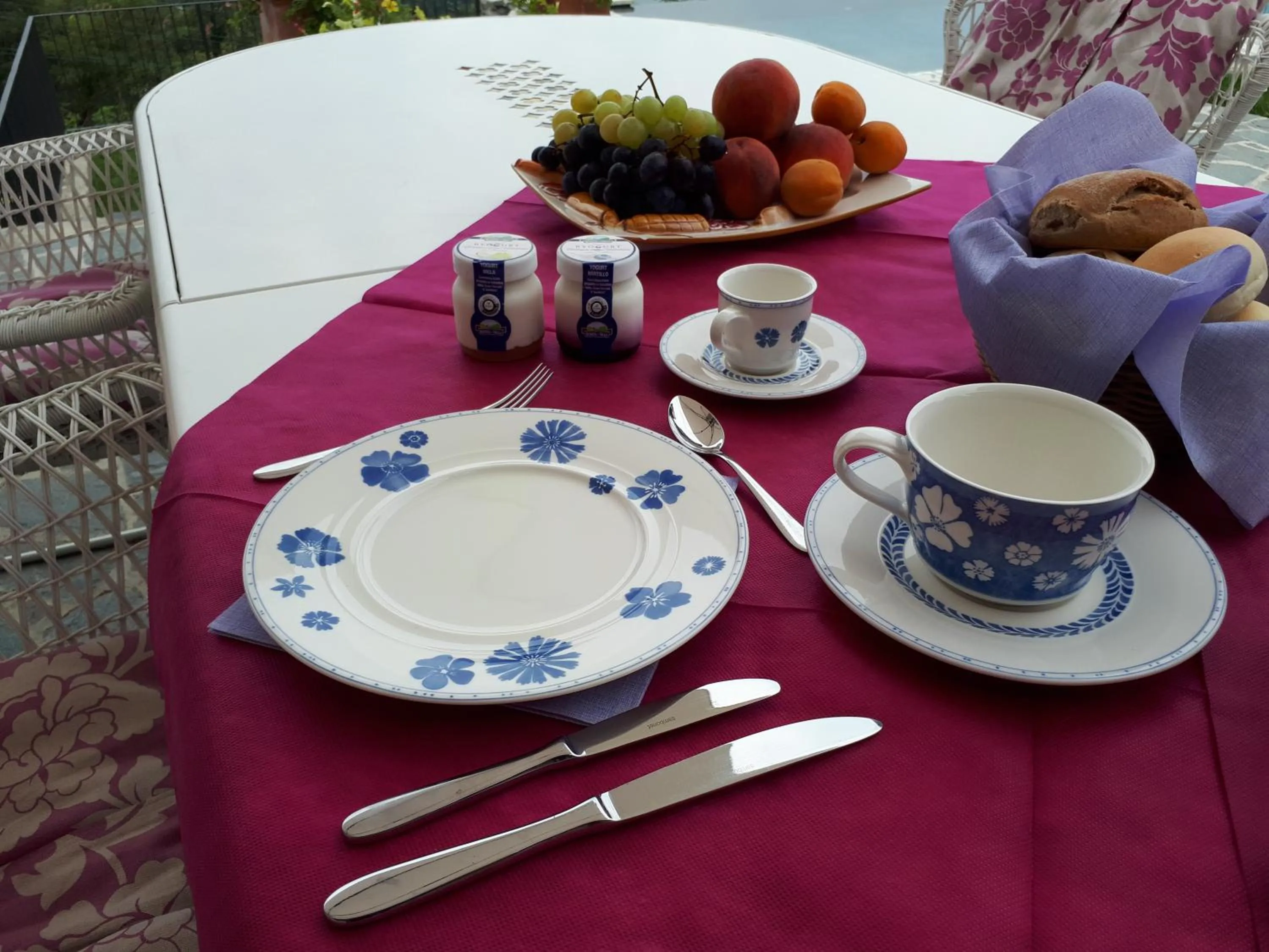 Breakfast in Villa Silvi piscina sauna e hot tub