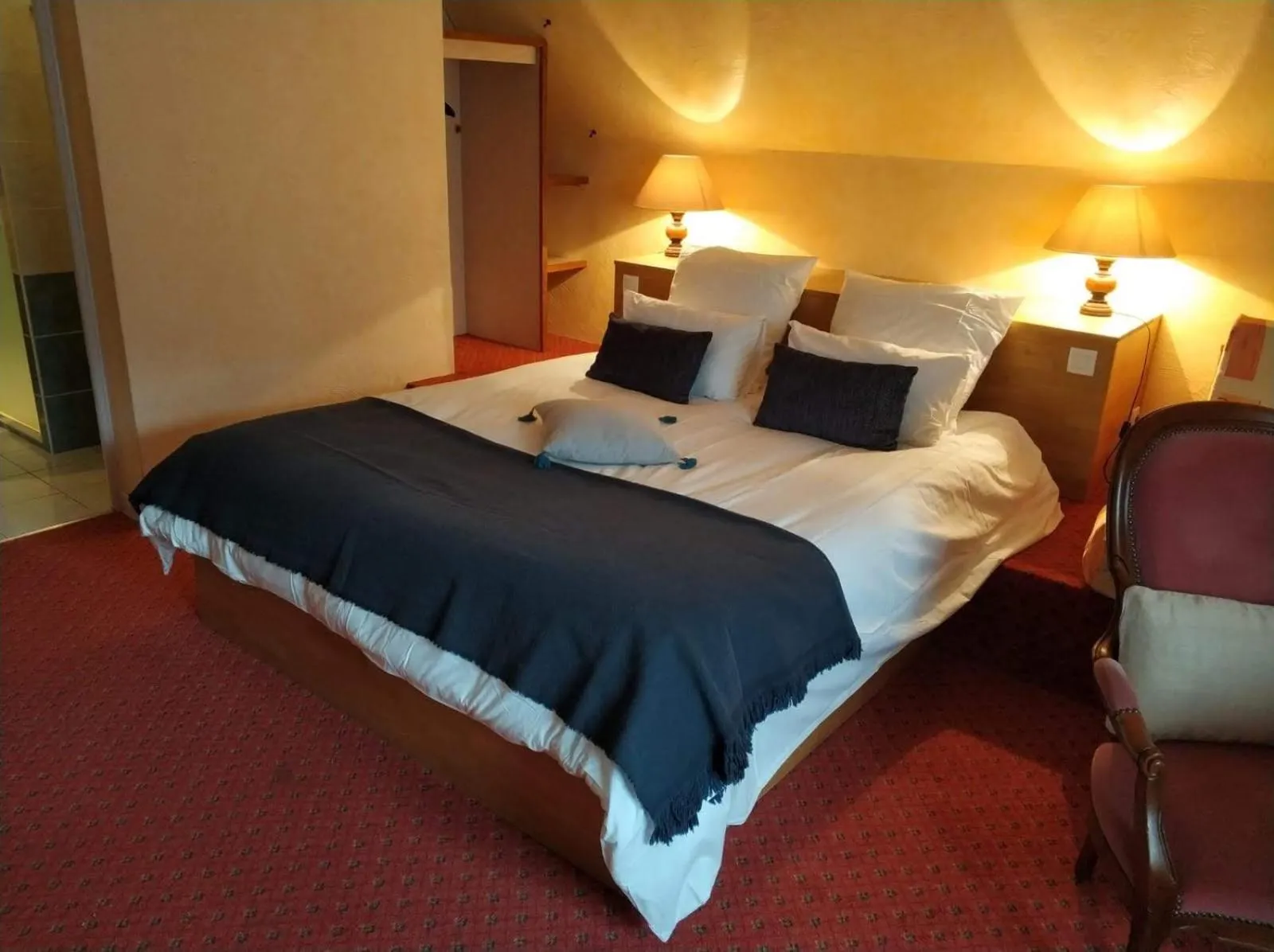 Bed in Logis Hotel Calisola Besançon - Soirée Etape