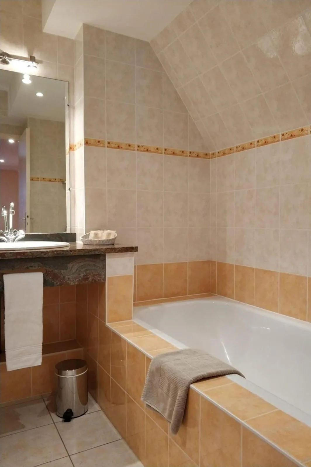 Logis Hotel Calisola Besançon - Soirée Etape